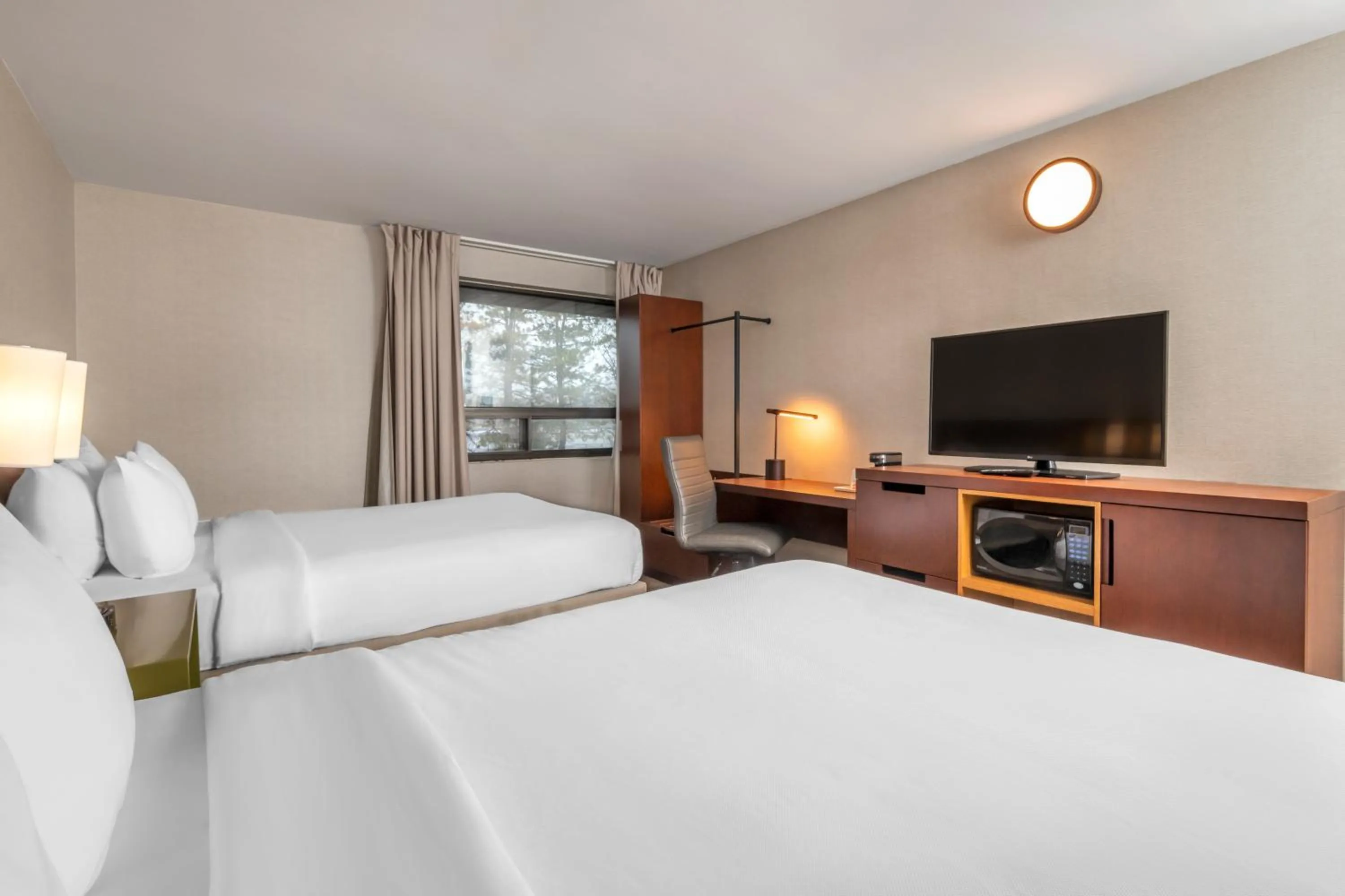 Bed in Comfort Inn West