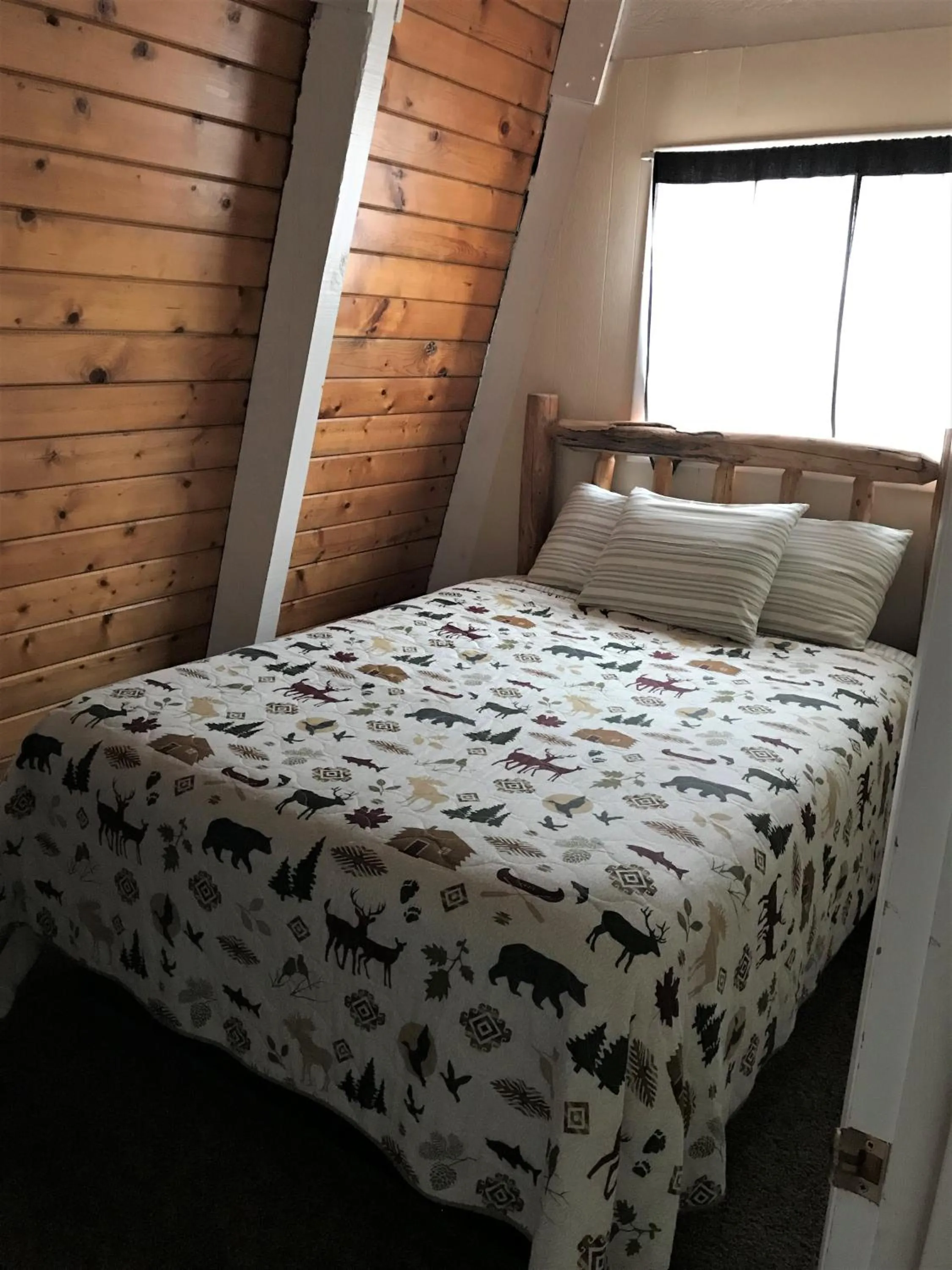 Bed in Drift Lodge