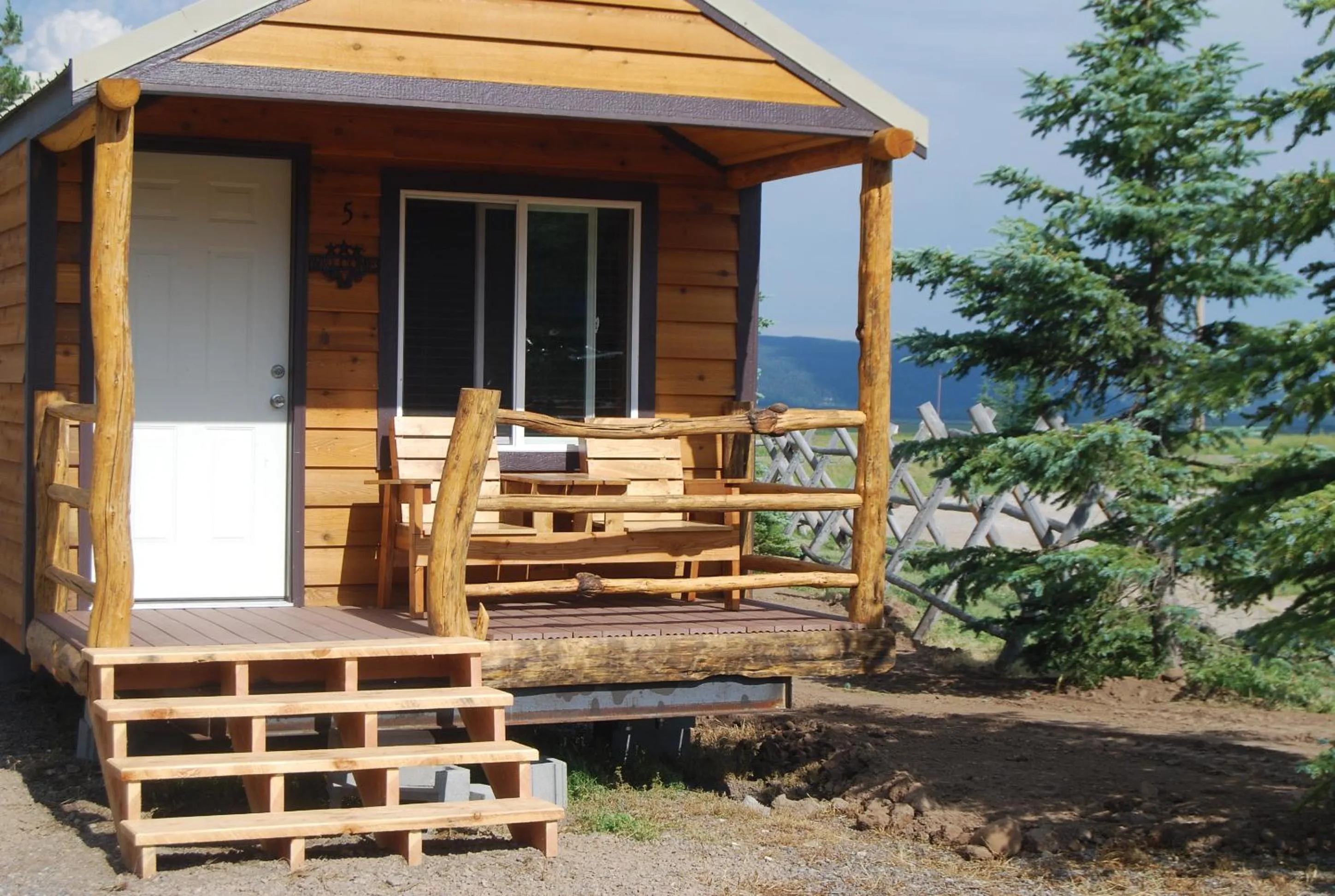 Photo of the whole room in Drift Lodge