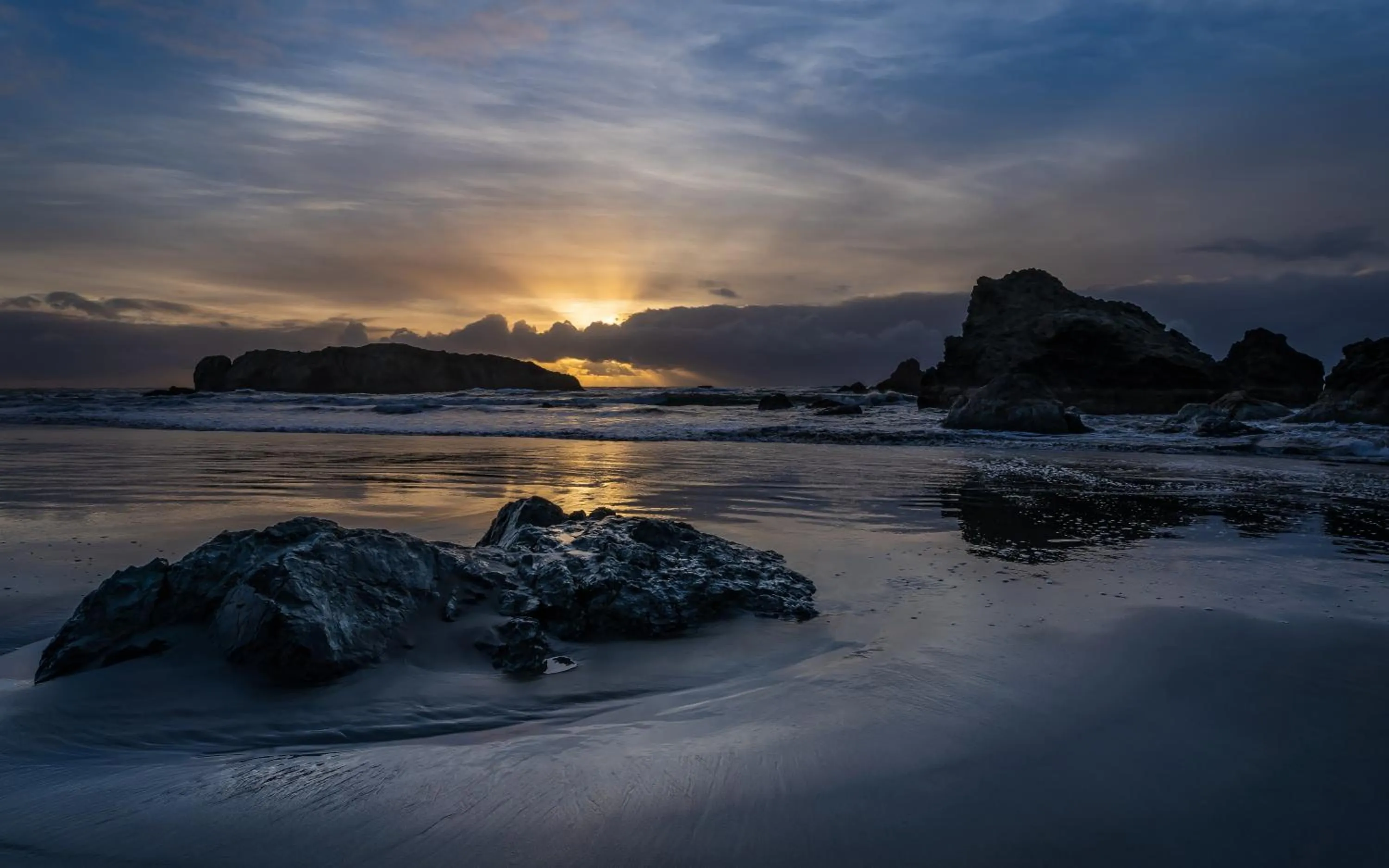Property building in Gold Beach Inn