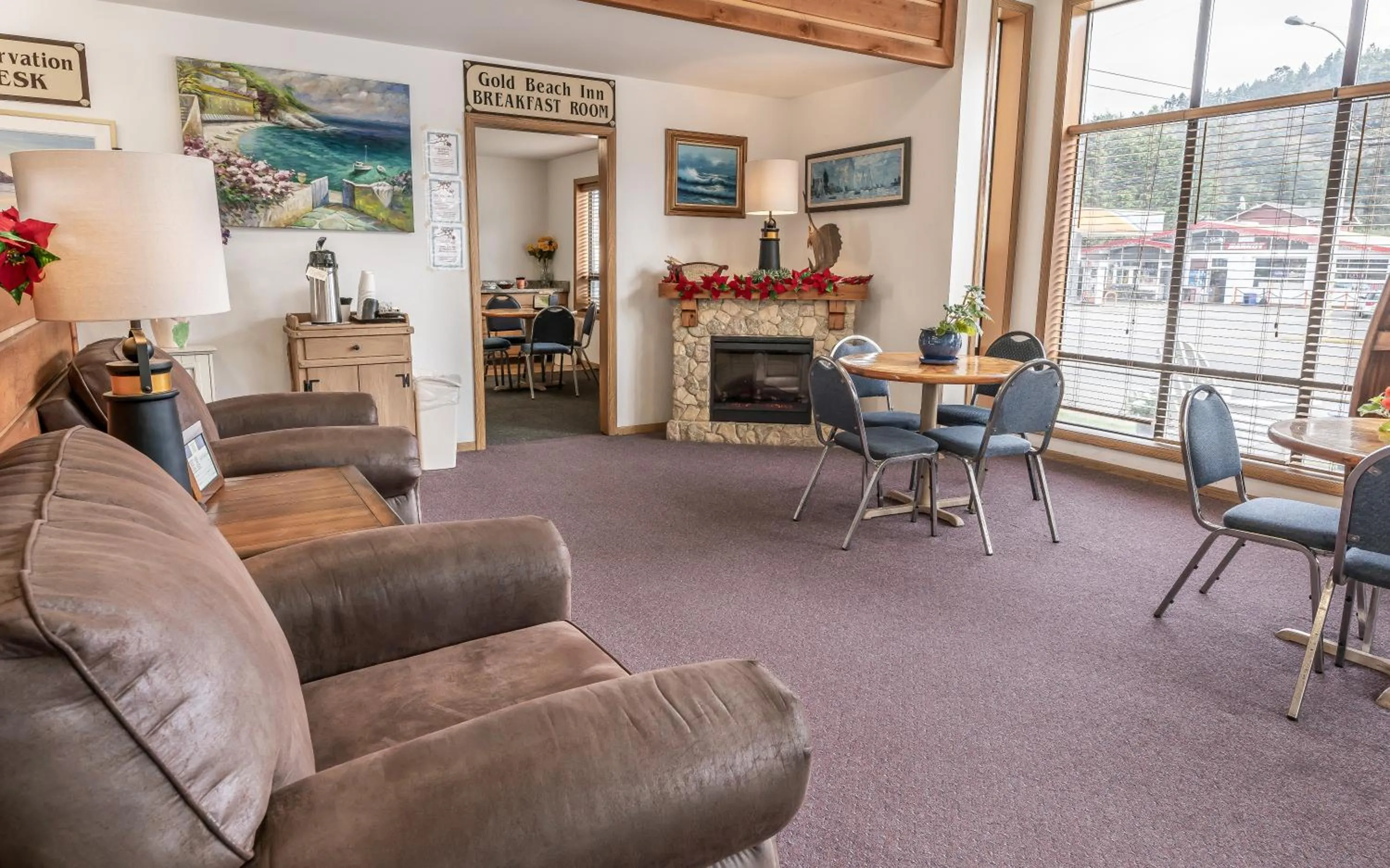 Lobby or reception in Gold Beach Inn