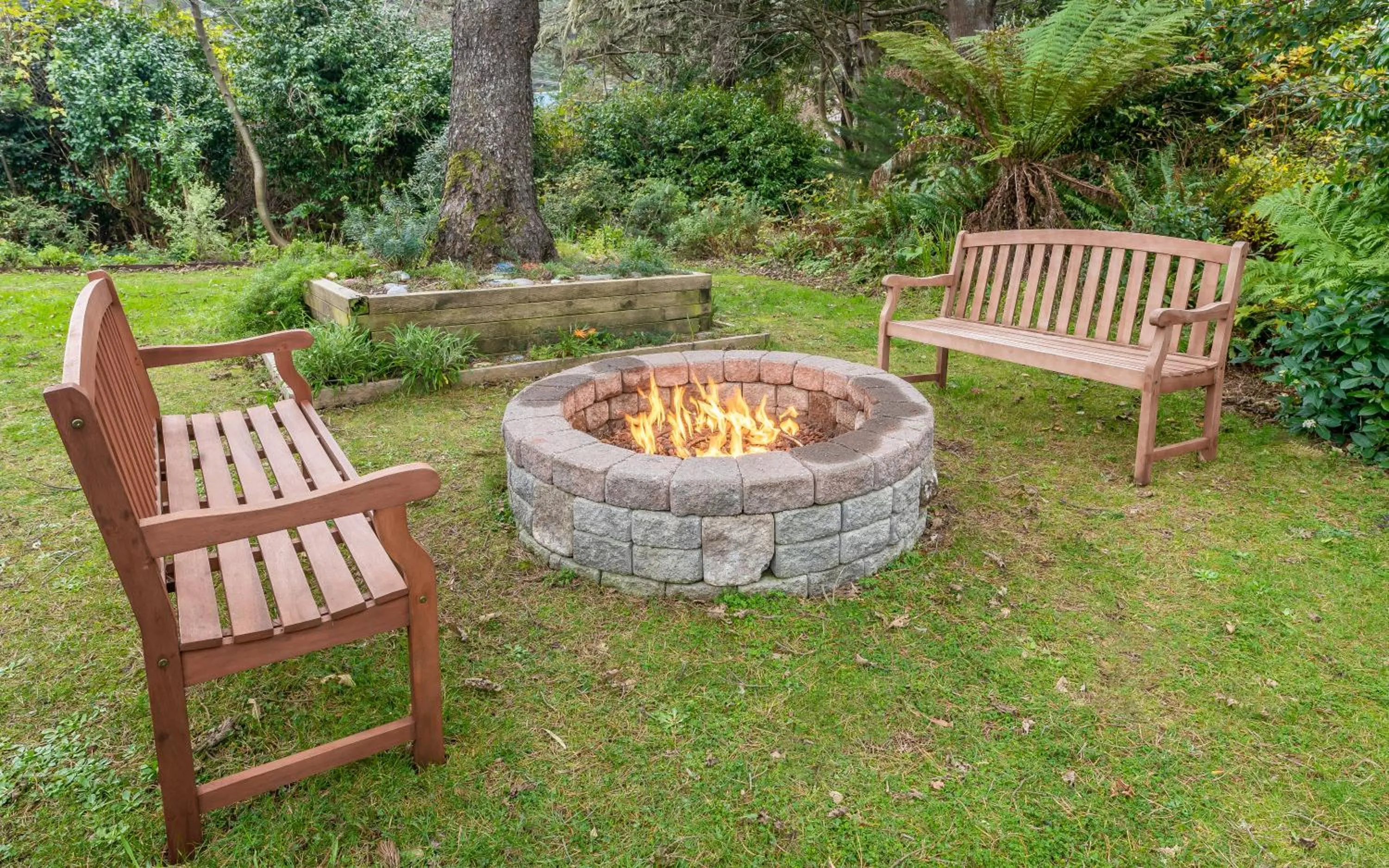 Seating area in Gold Beach Inn