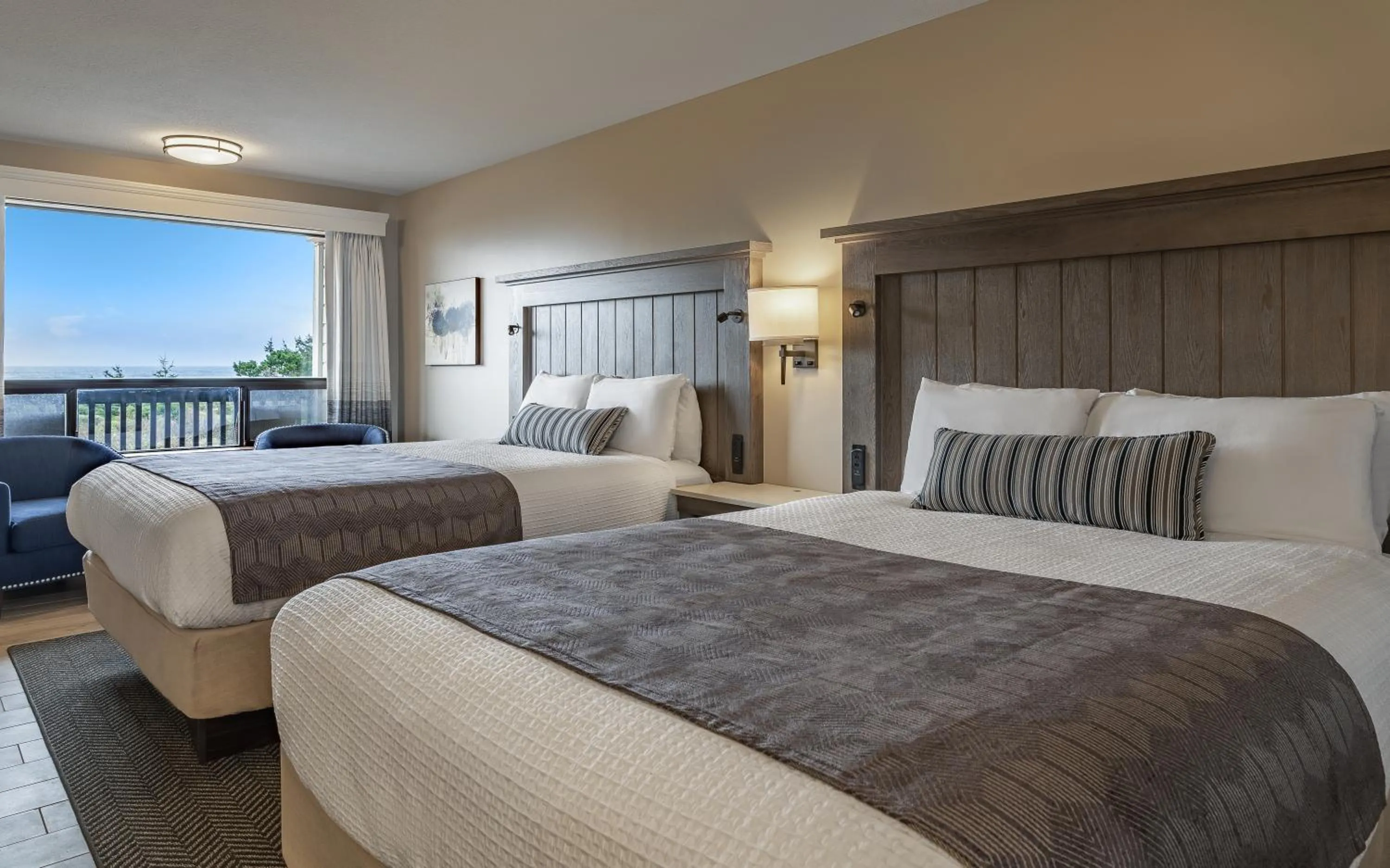 Bedroom, Bed in Gold Beach Inn