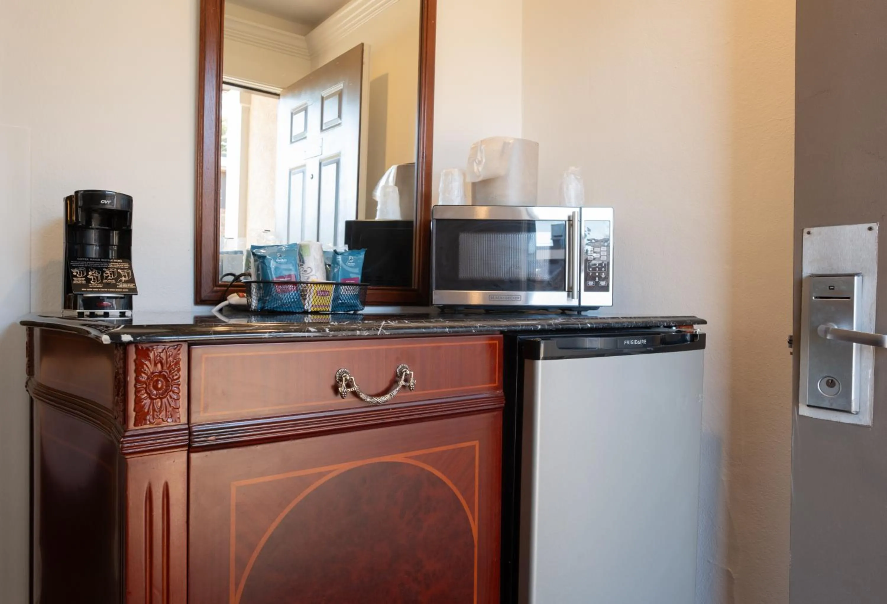 Kitchen or kitchenette in Senator Inn & Spa