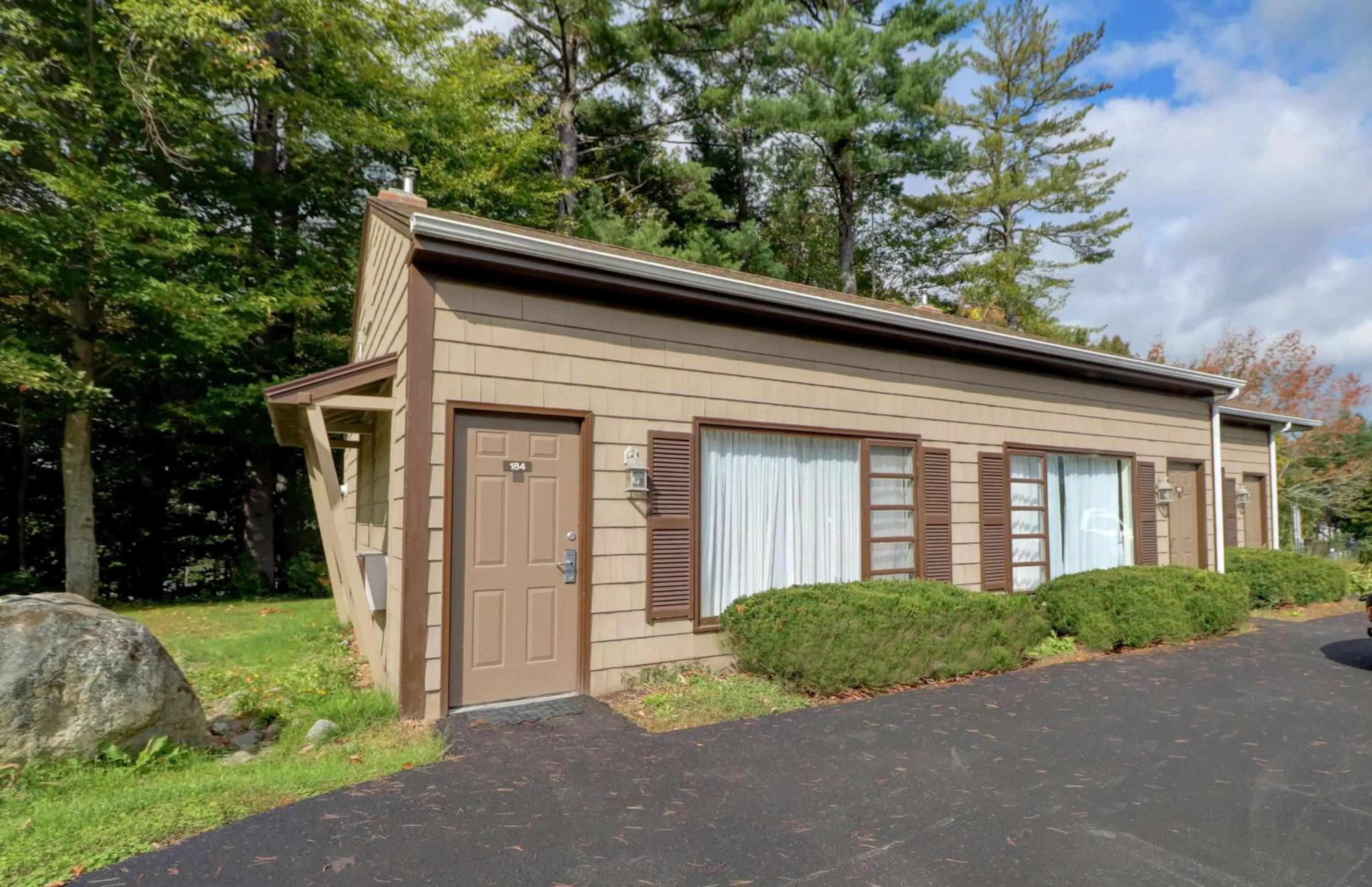 Property building in Senator Inn & Spa