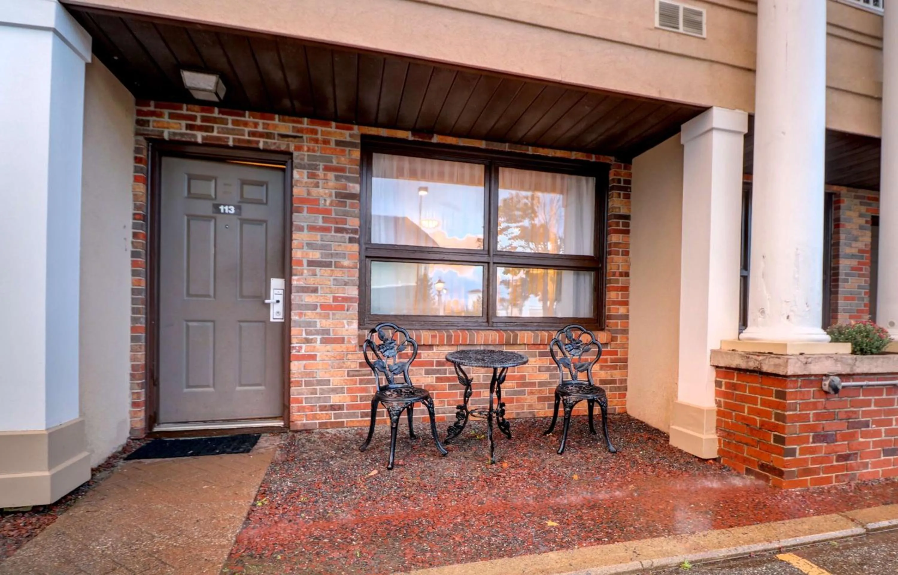 Property building in Senator Inn & Spa