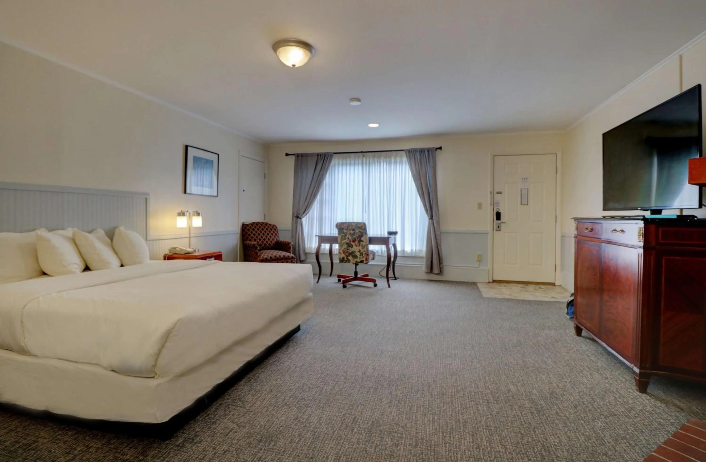 Bedroom, Bed in Senator Inn & Spa