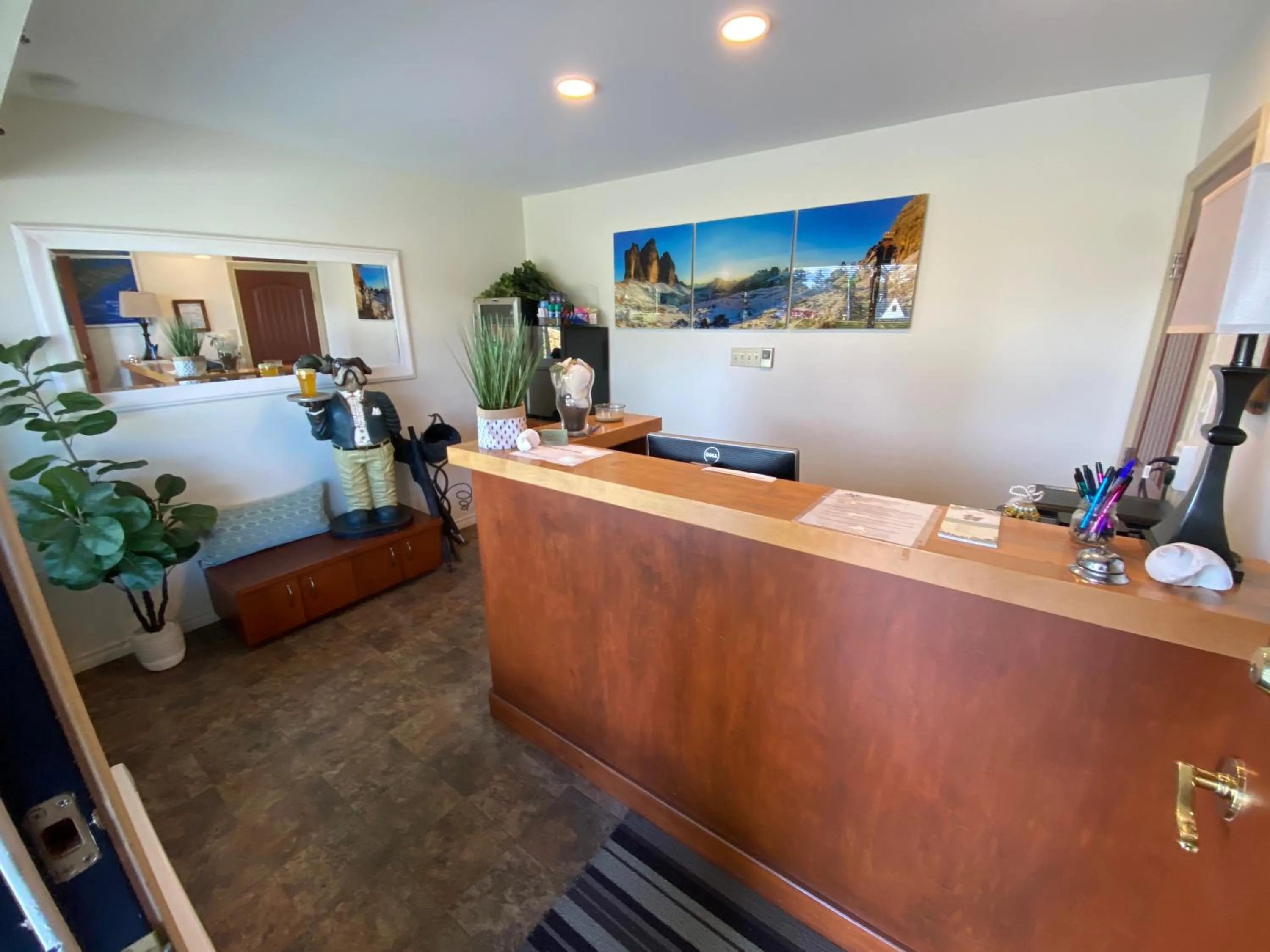 Lobby or reception in Arbutus Grove Motel