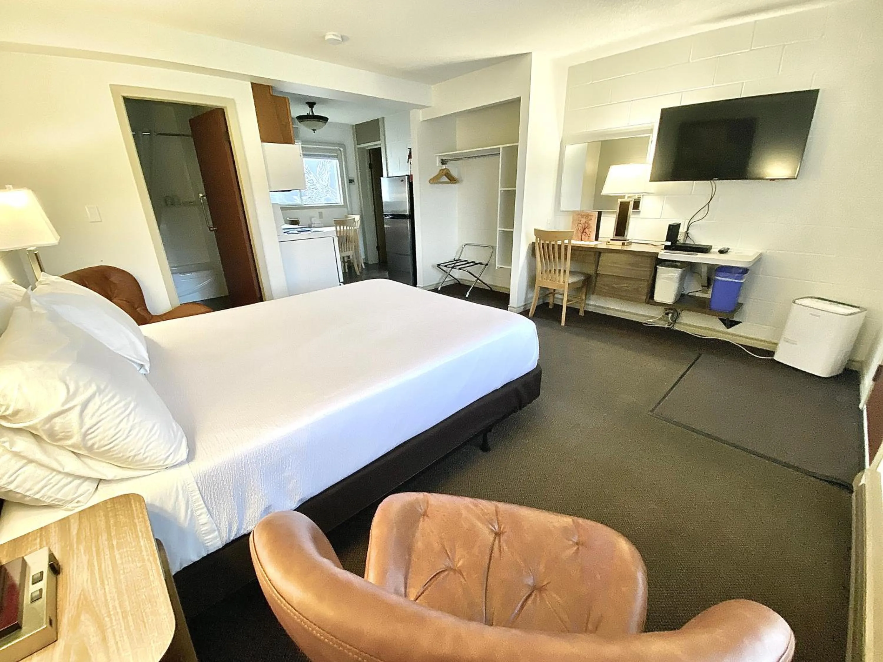 Bedroom, Bed in Arbutus Grove Motel