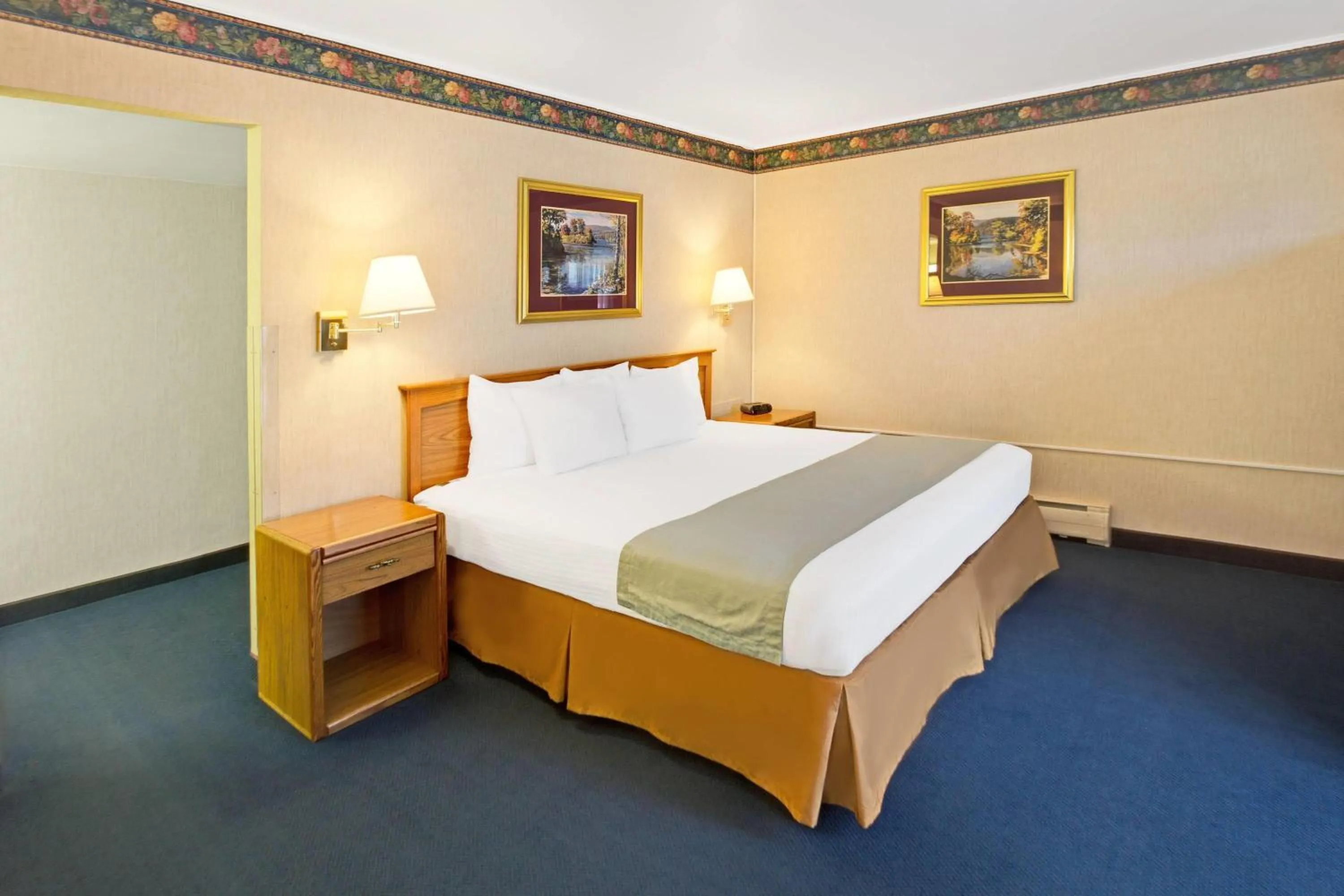 Photo of the whole room, Bed in Travelodge by Wyndham Rapid City