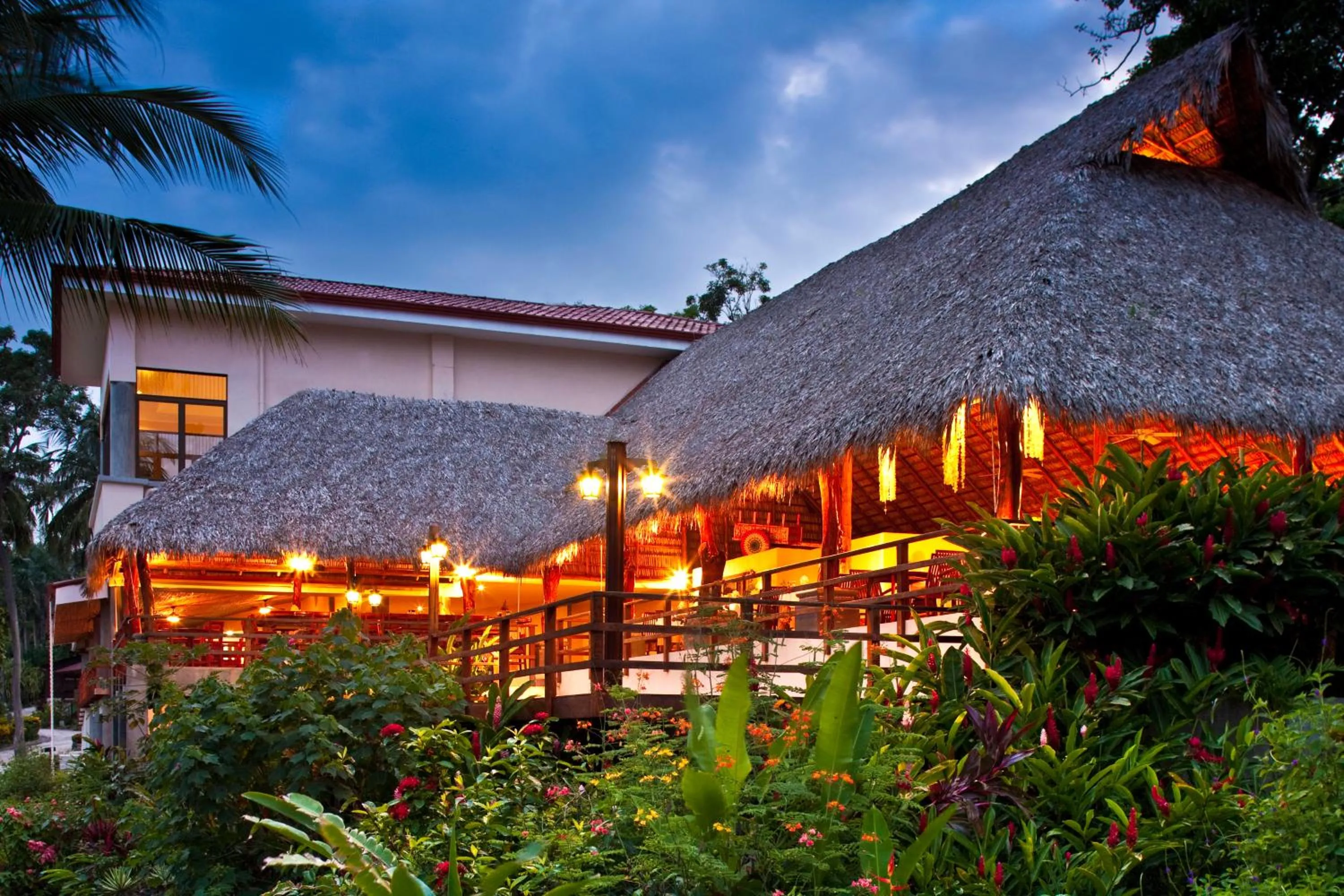 Restaurant/places to eat in Tango Mar Beachfront Boutique Hotel & Villas