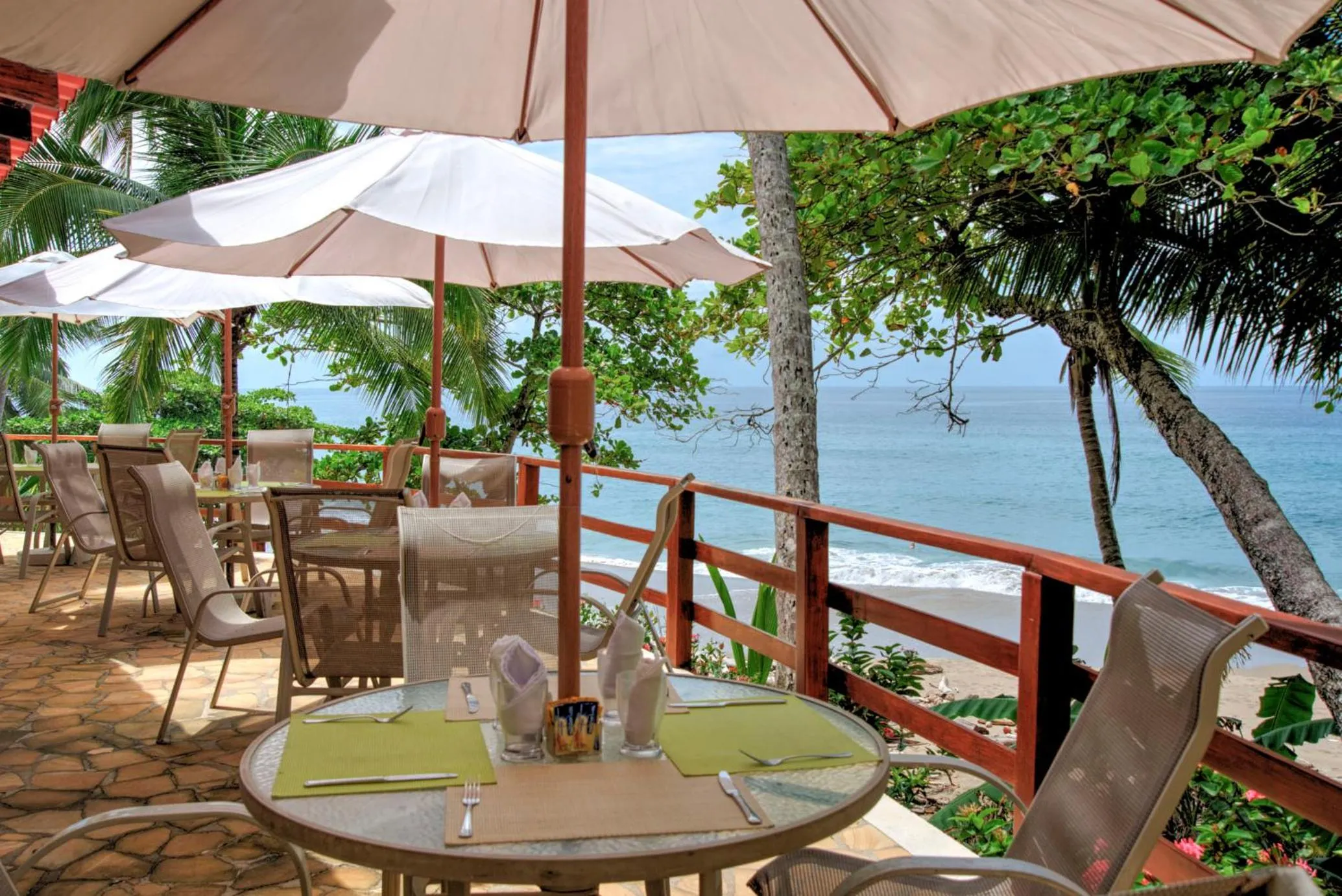 Restaurant/places to eat in Tango Mar Beachfront Boutique Hotel & Villas
