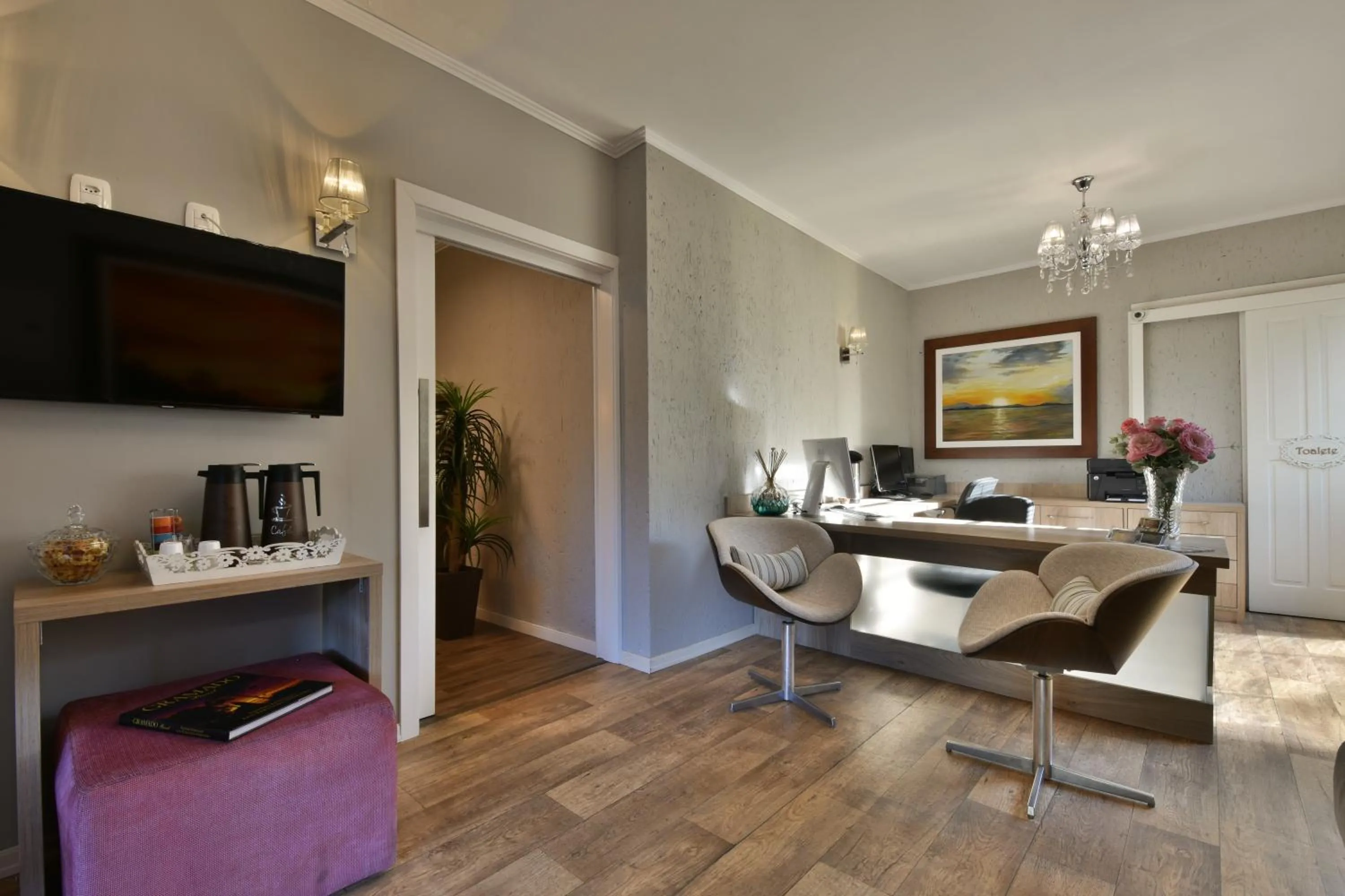 Communal lounge/ TV room in Pousada Solar Viena