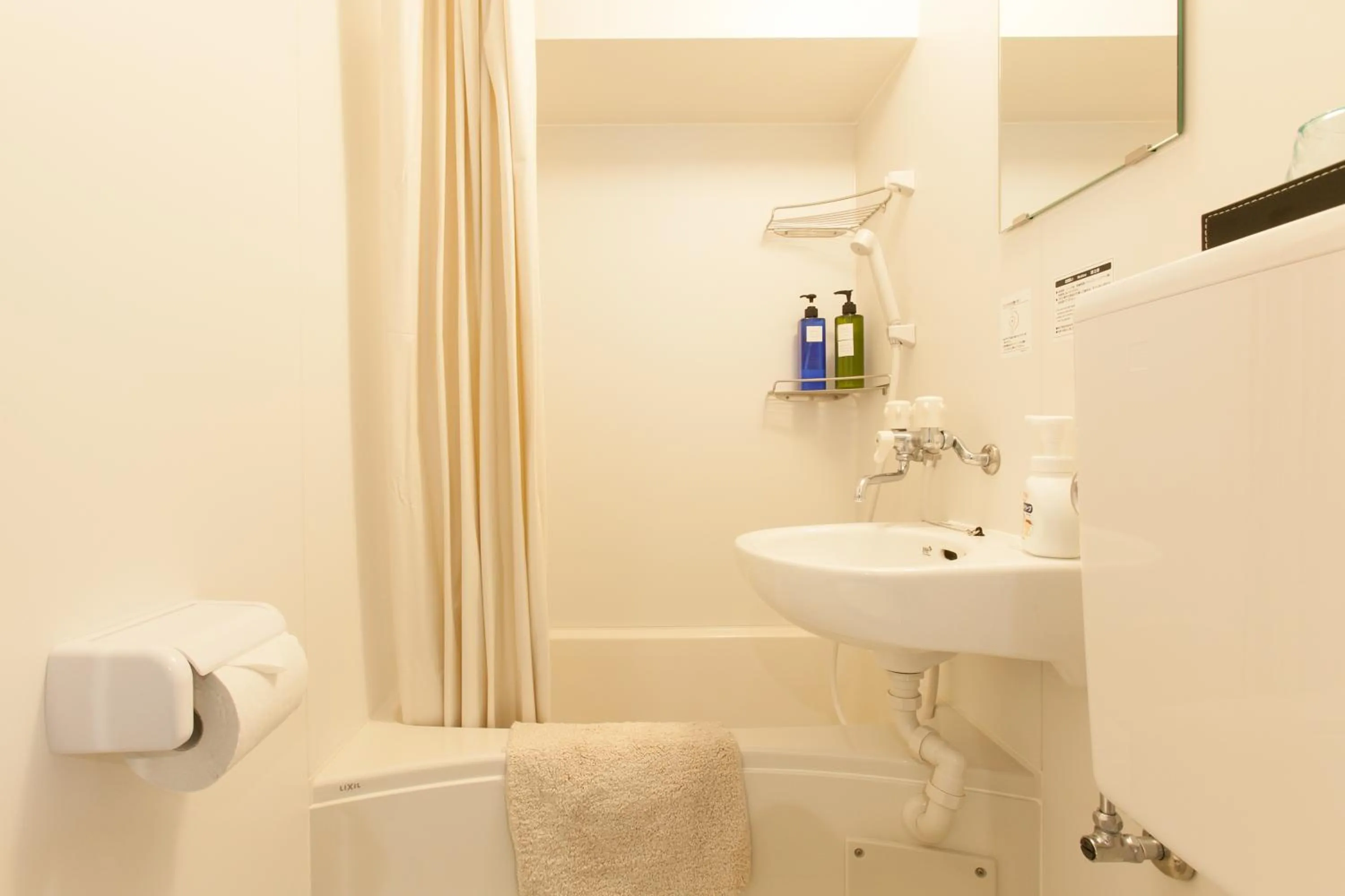 Shower in Hotel Cocoro Inn Asakusa Kuramae