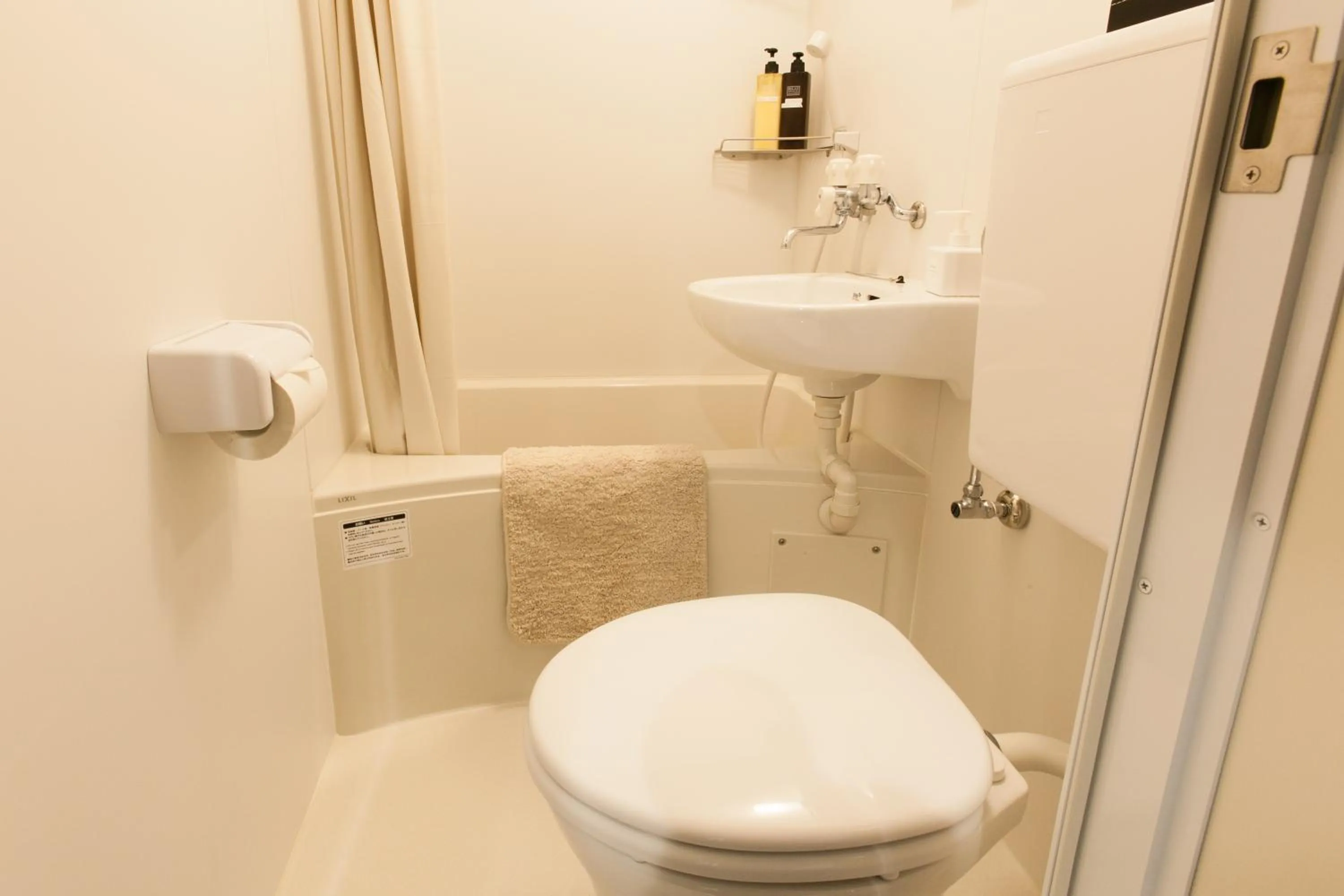 Shower in Hotel Cocoro Inn Asakusa Kuramae