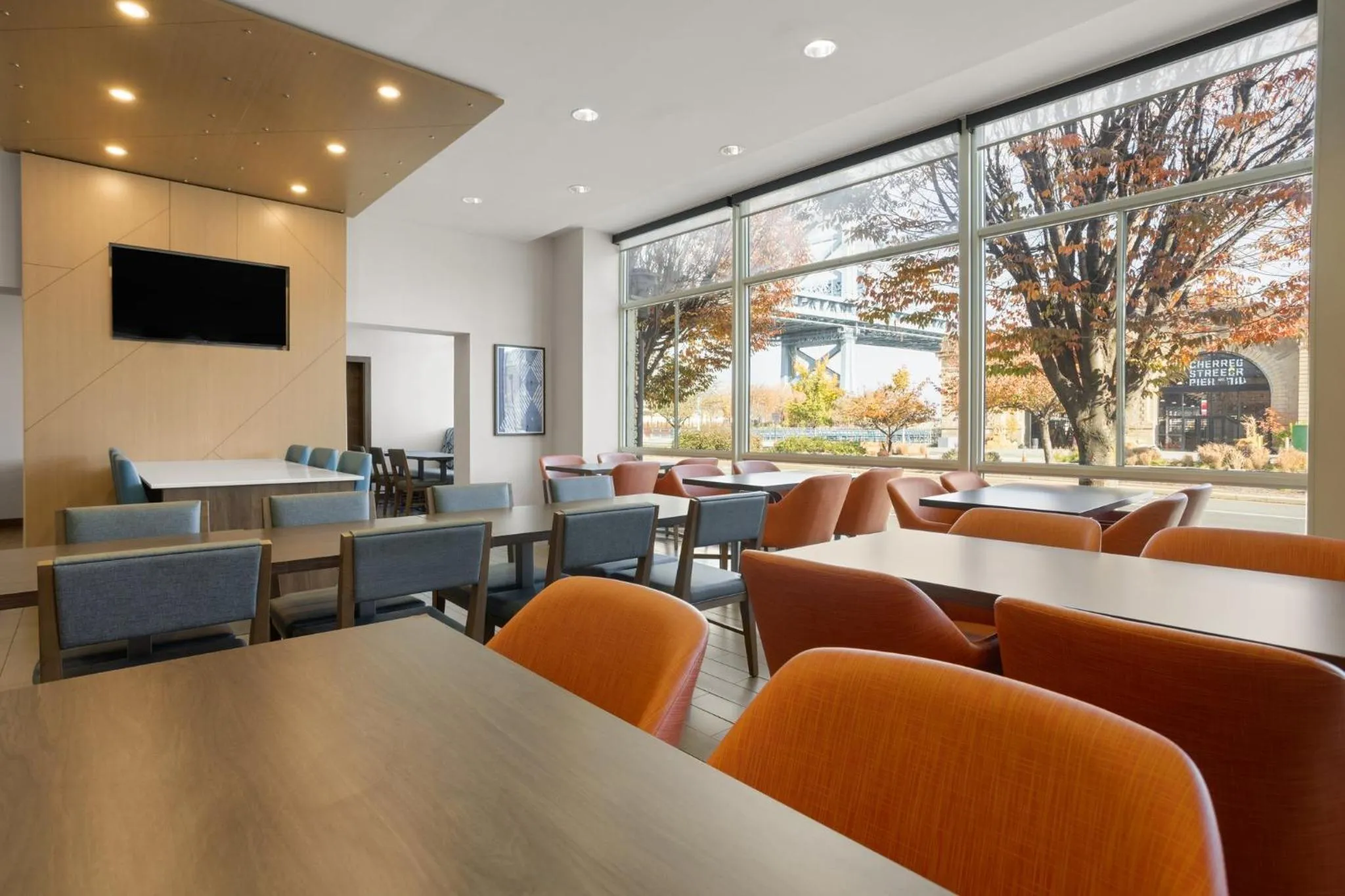 Breakfast in Holiday Inn Express Philadelphia Penn's Landing by IHG