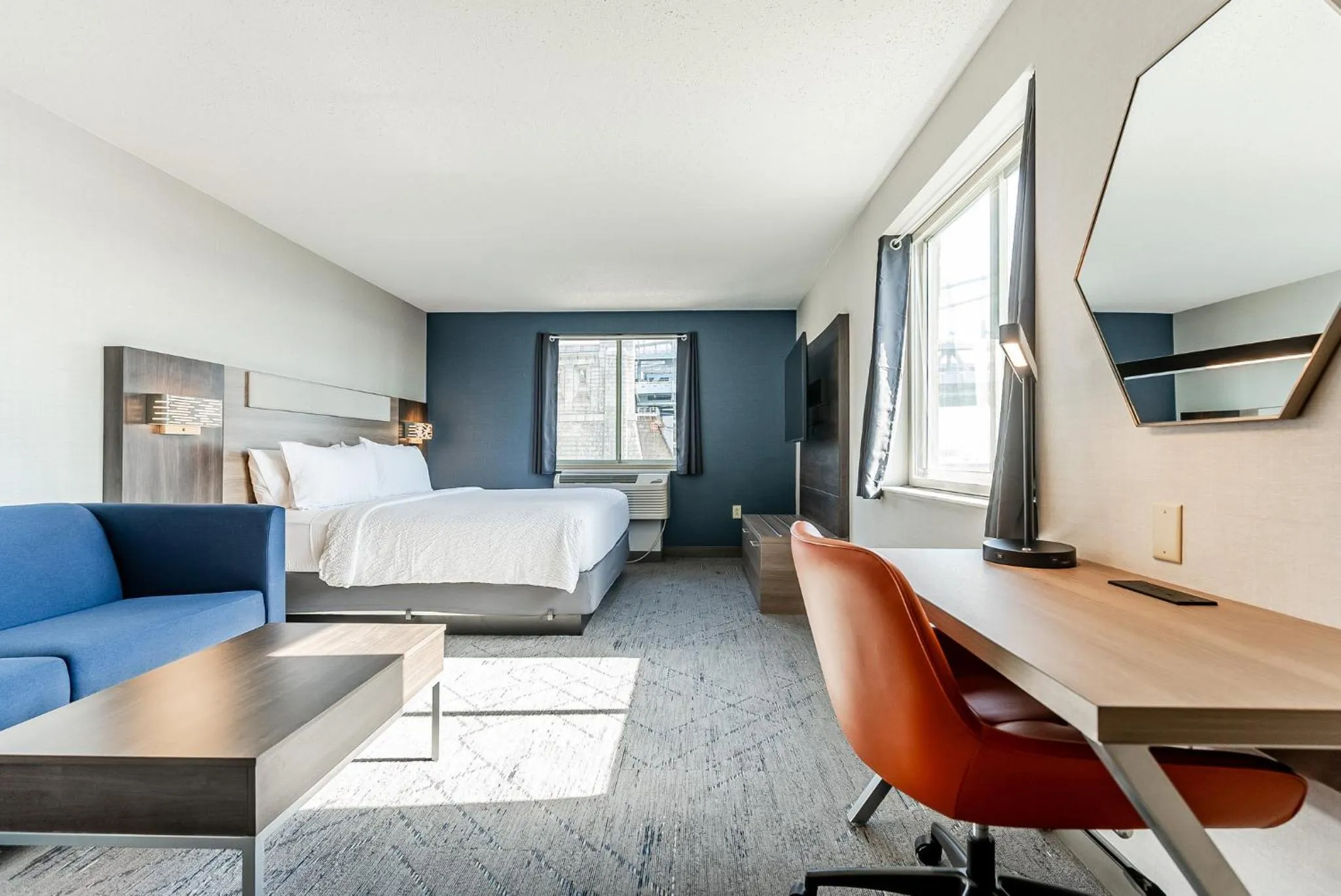 Photo of the whole room, Bed in Holiday Inn Express Philadelphia Penn's Landing by IHG