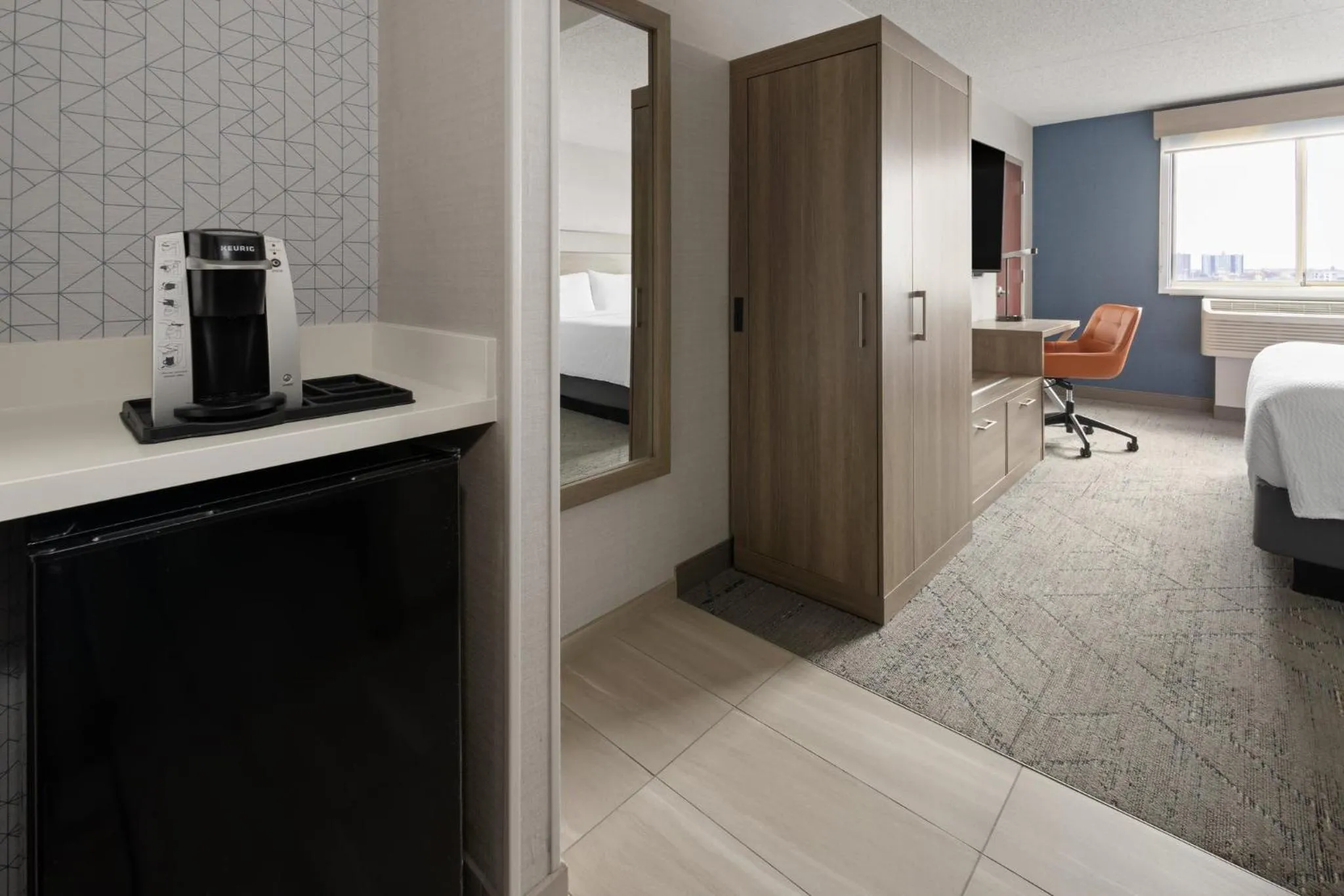 Photo of the whole room, Bed in Holiday Inn Express Philadelphia Penn's Landing by IHG