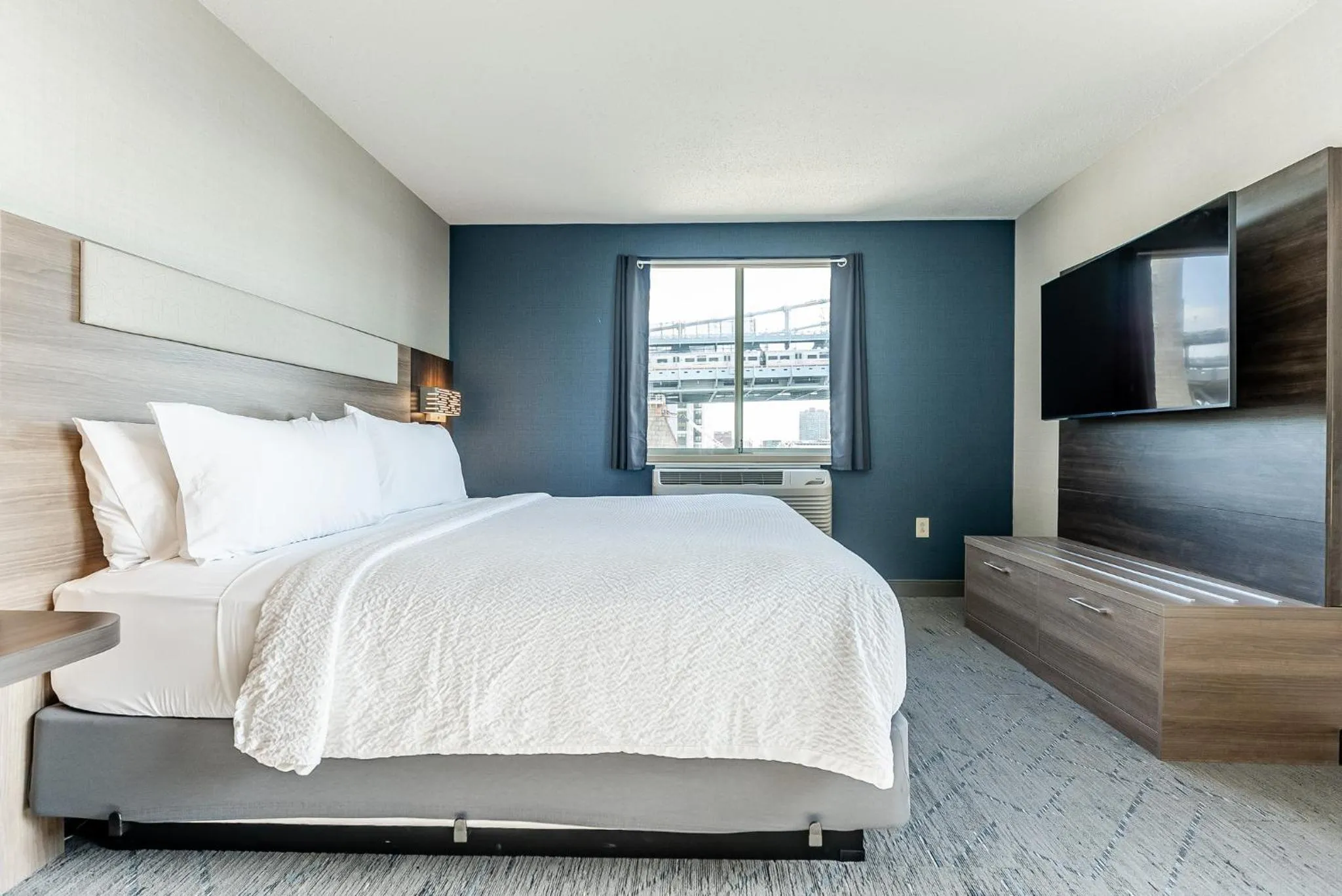 Photo of the whole room, Bed in Holiday Inn Express Philadelphia Penn's Landing by IHG