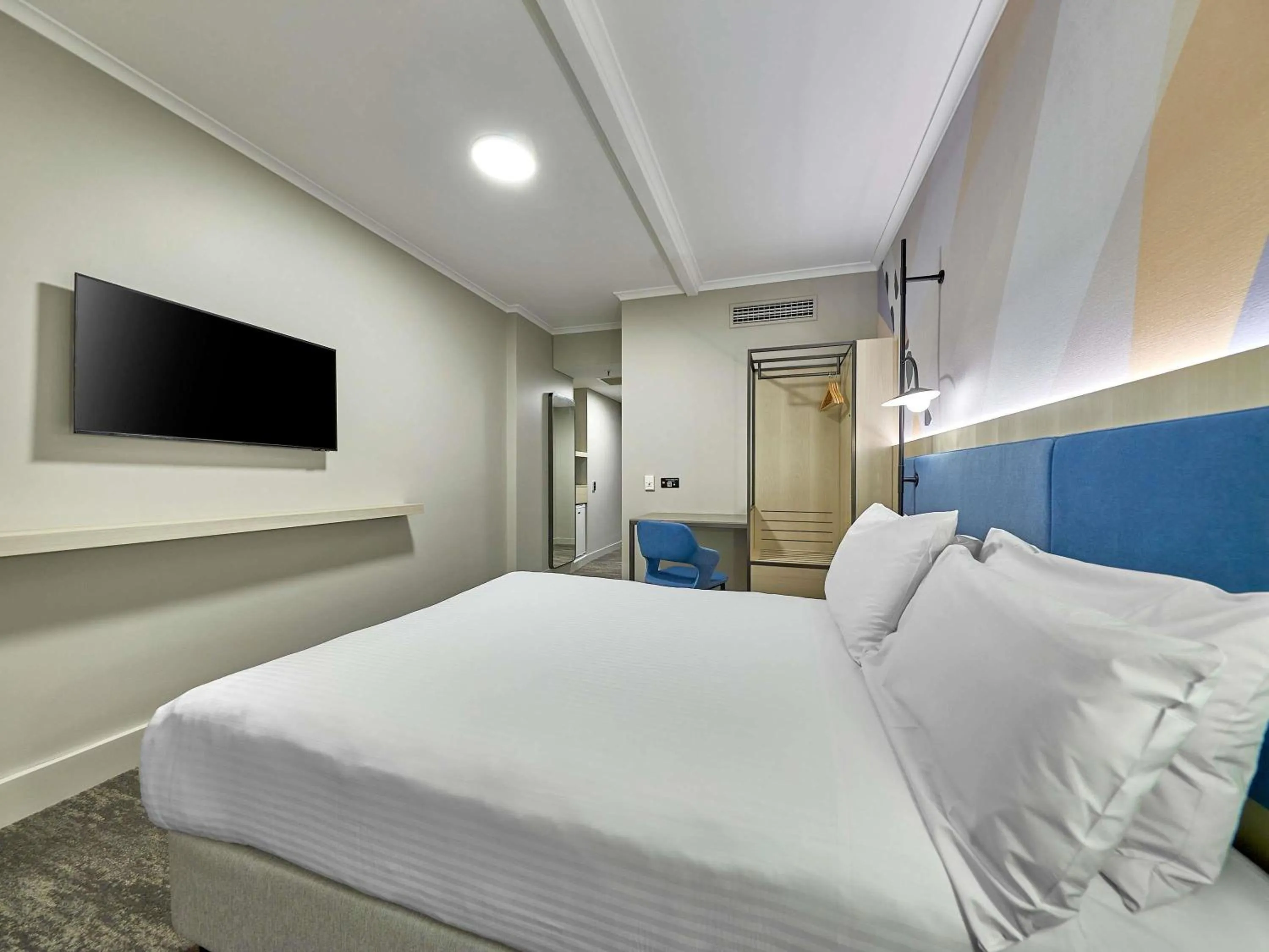 Bedroom, Bed in ibis Perth