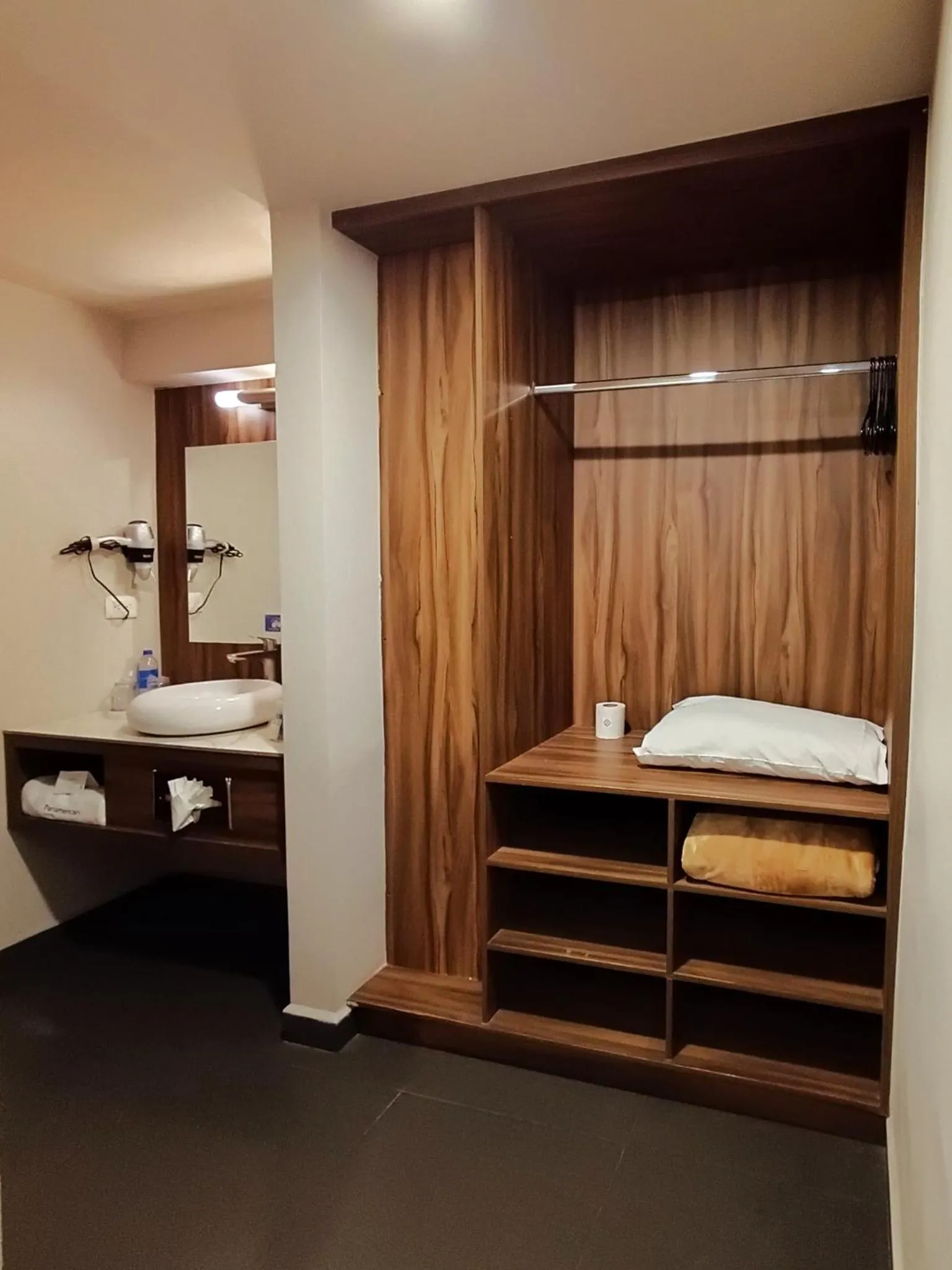 Bathroom, Bed in Hotel Panamerican