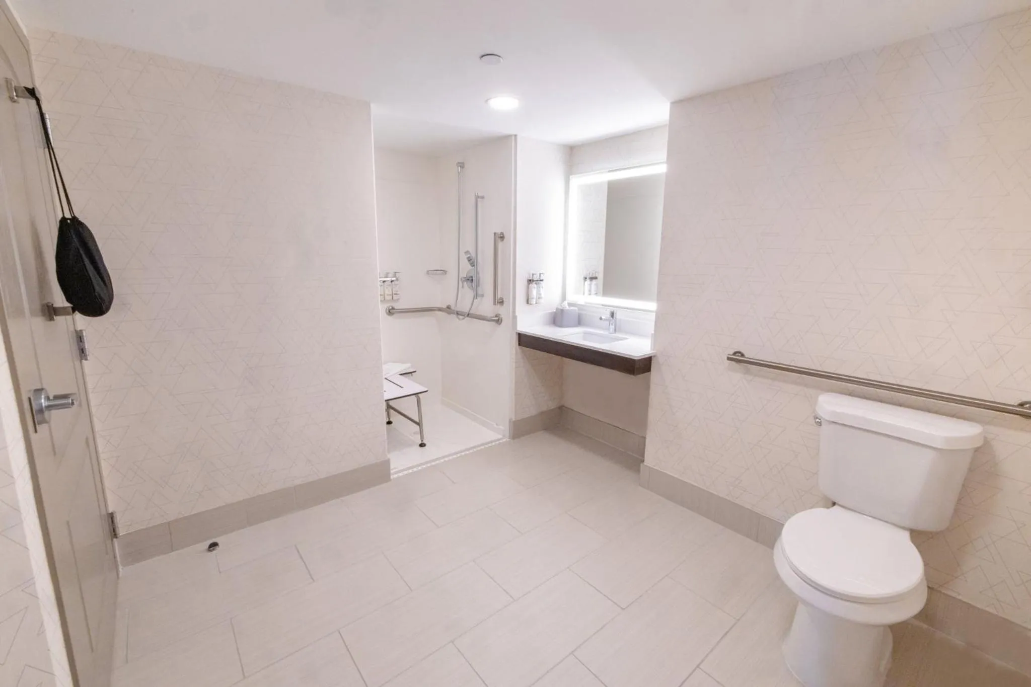 Photo of the whole room in Holiday Inn Express - Neptune by IHG