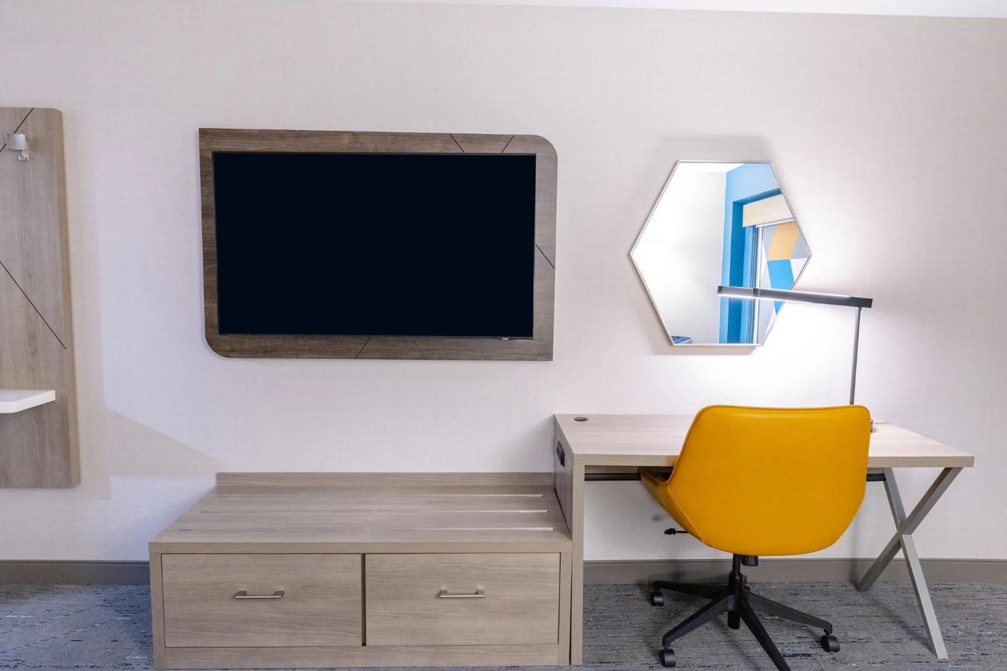 Photo of the whole room in Holiday Inn Express - Neptune by IHG