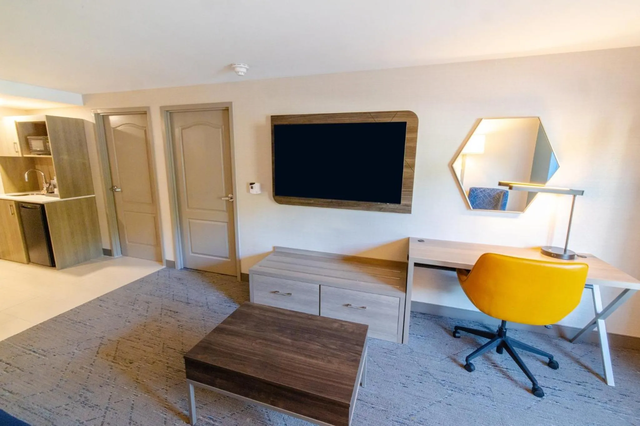 Photo of the whole room in Holiday Inn Express - Neptune by IHG