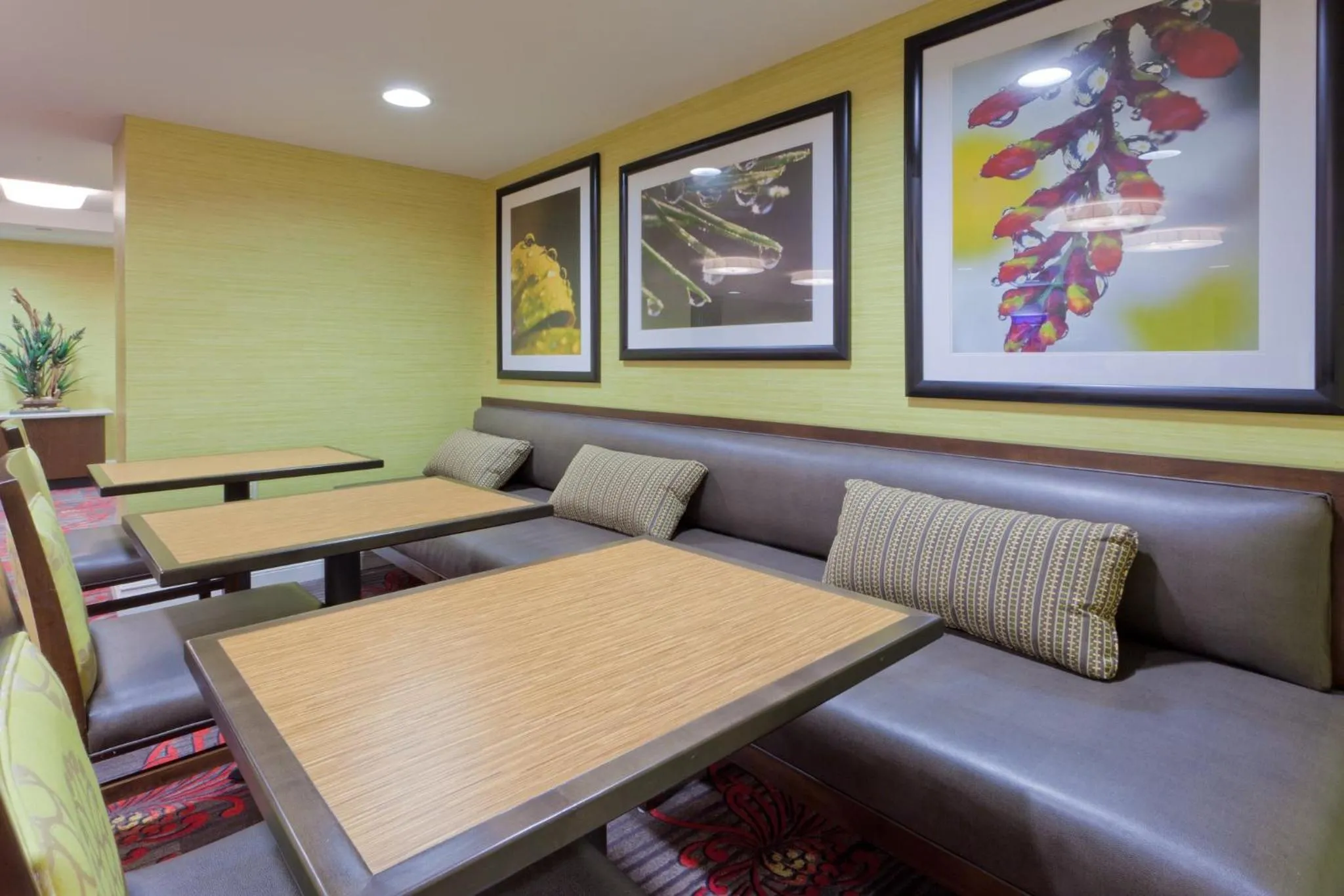 Breakfast in Holiday Inn Express - Neptune by IHG