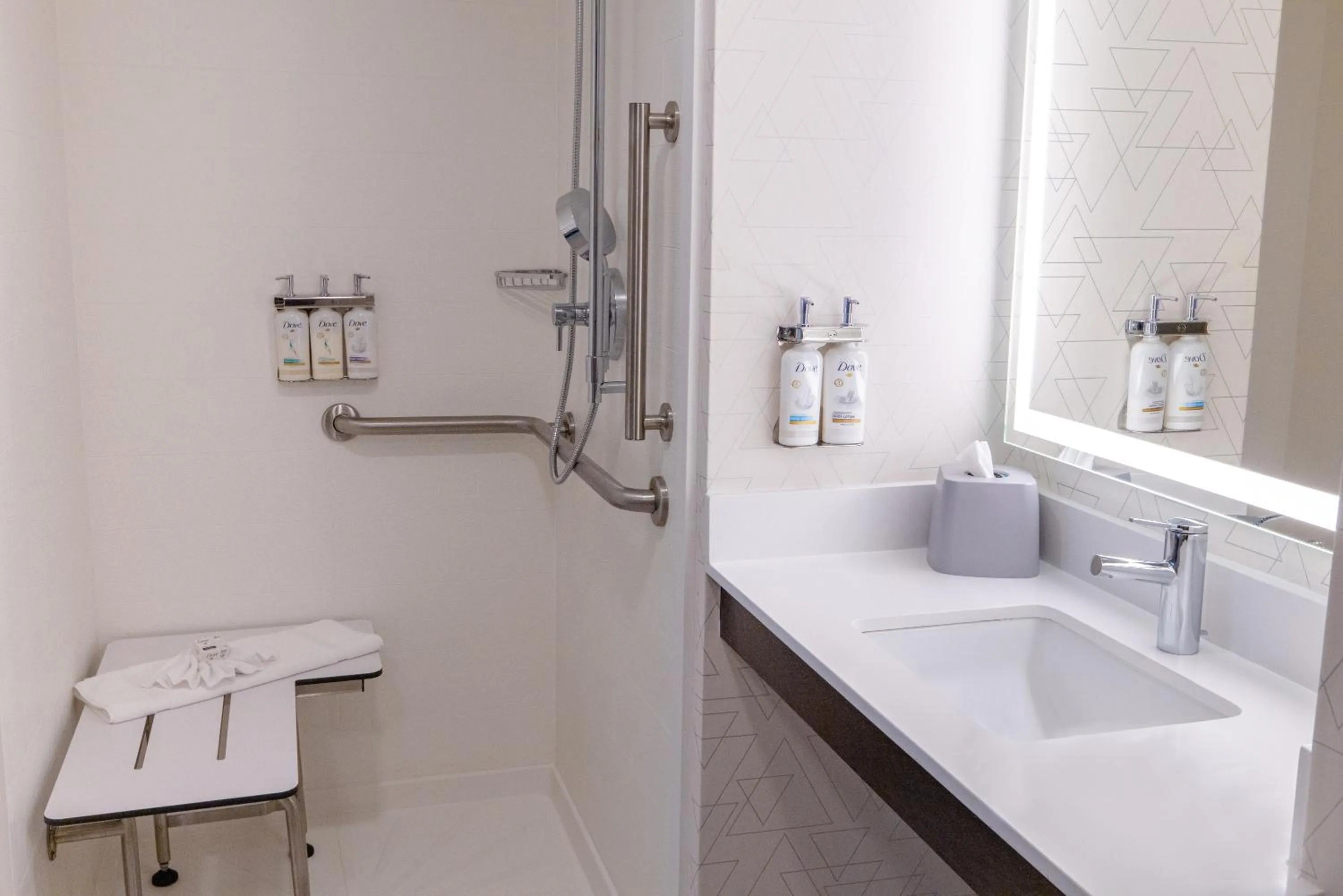 Shower in Holiday Inn Express - Neptune by IHG