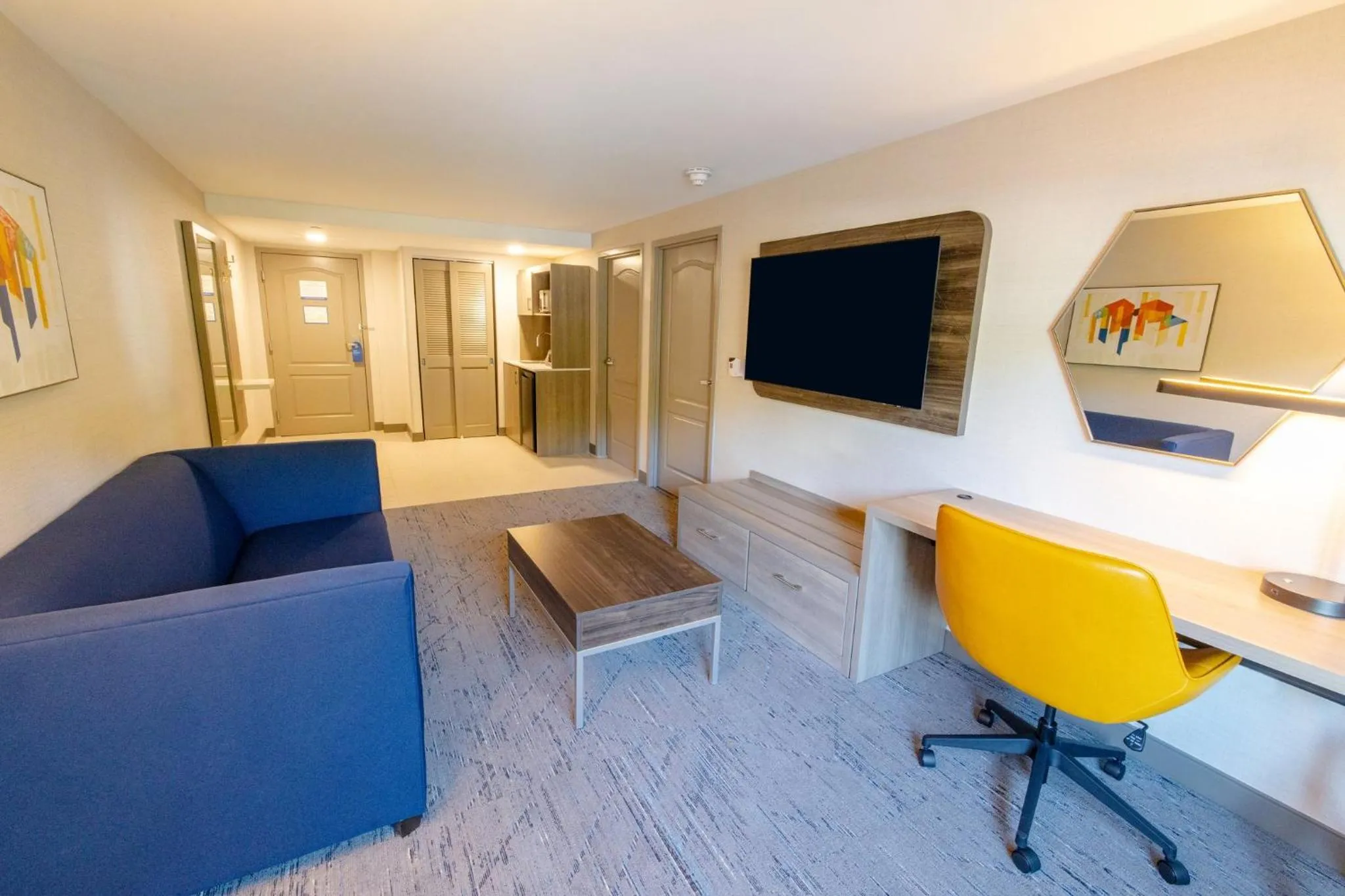 Photo of the whole room in Holiday Inn Express - Neptune by IHG