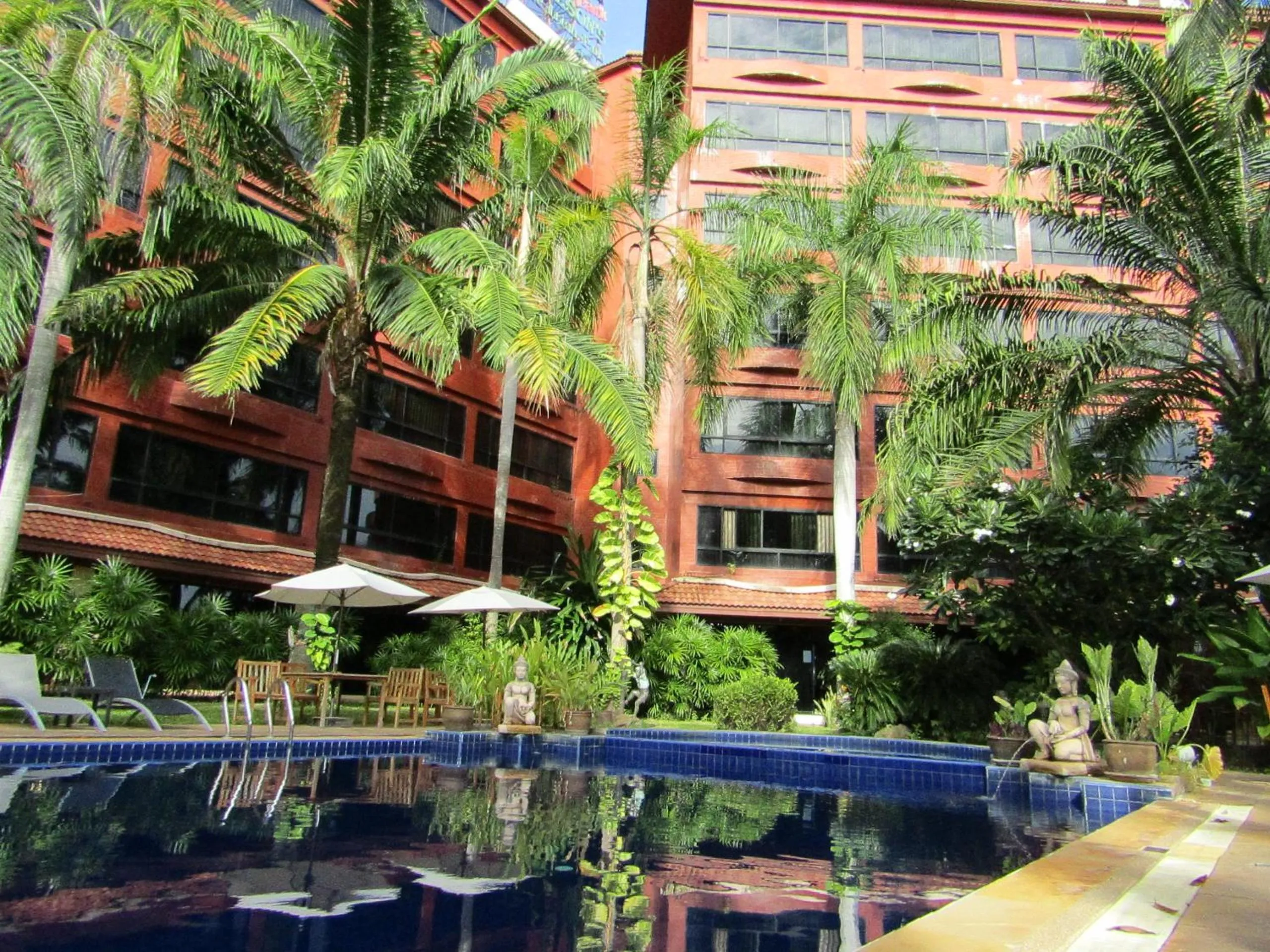 Swimming pool in Nova Park Hotel Pattaya