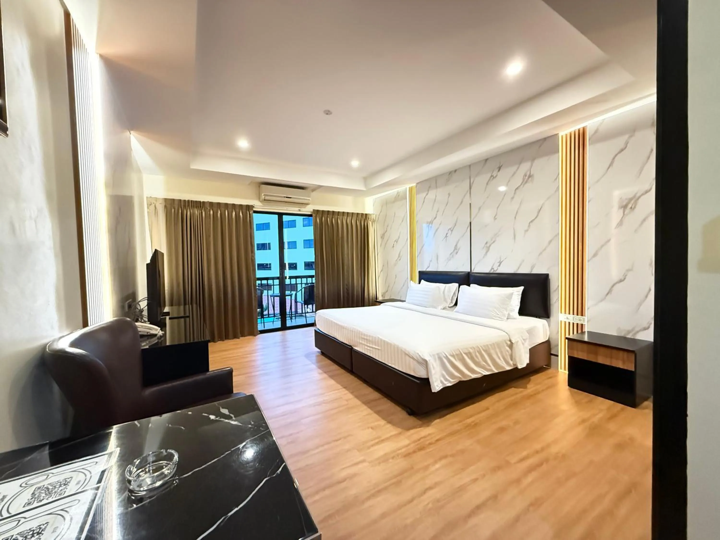 Bedroom, Bed in Nova Park Hotel Pattaya