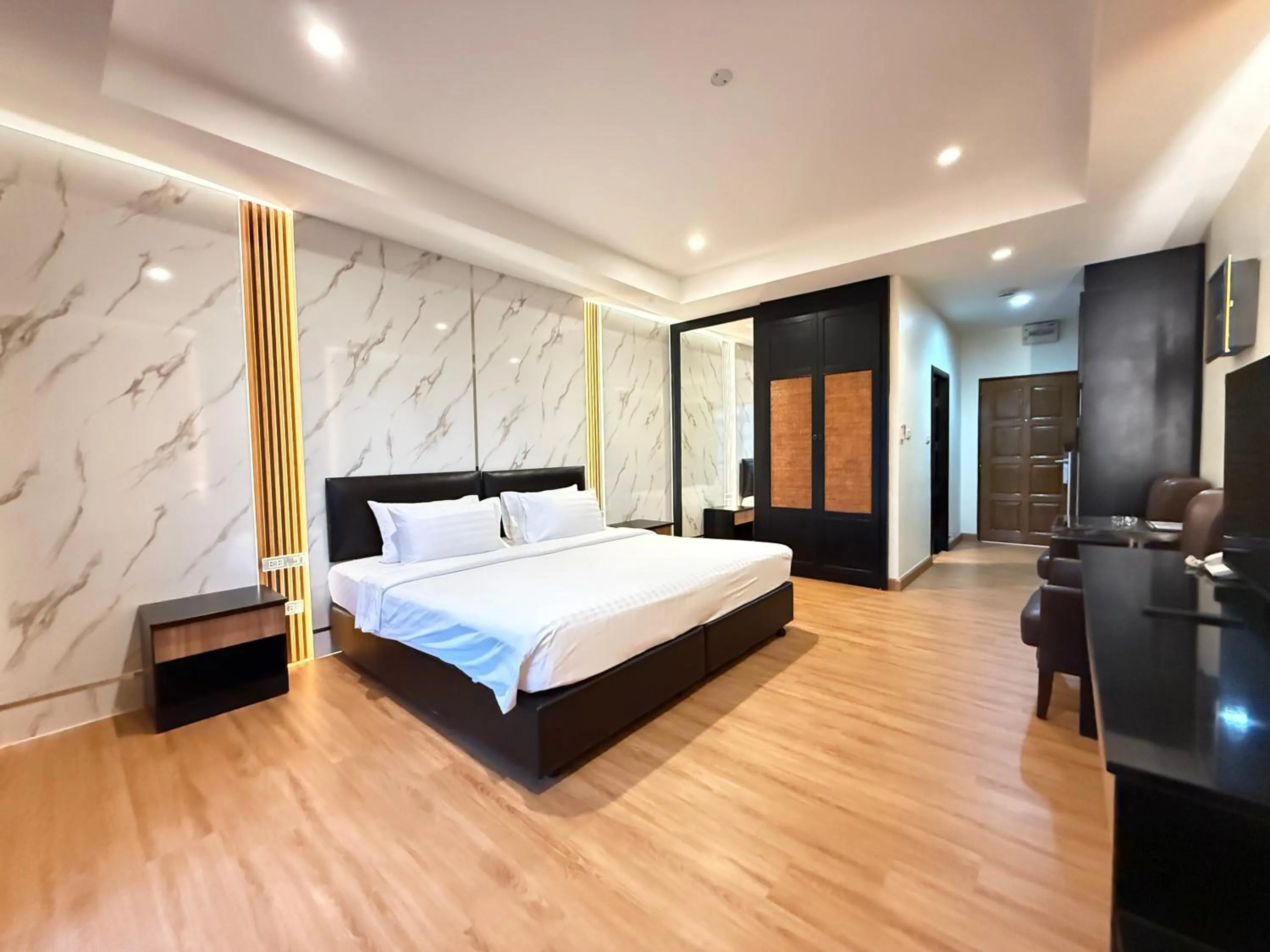 Bedroom, Bed in Nova Park Hotel Pattaya