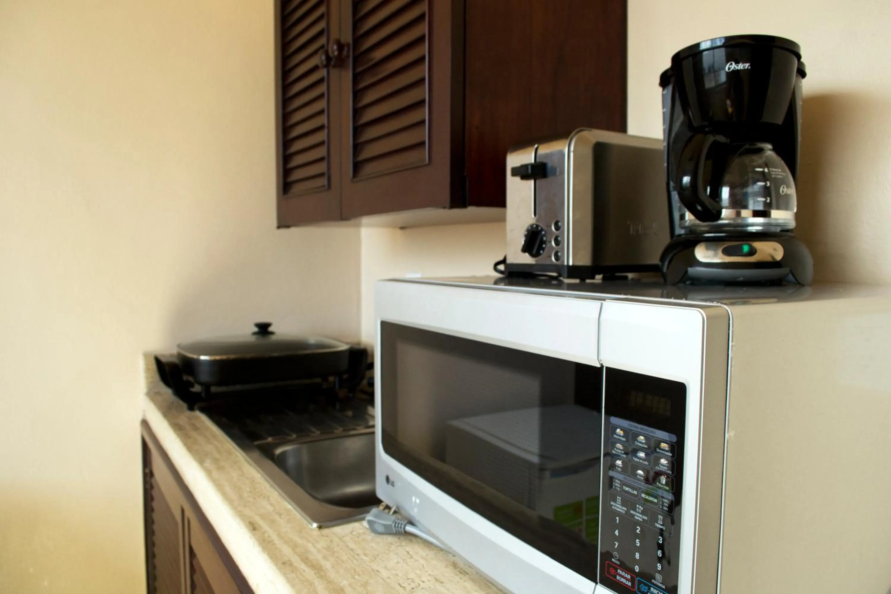 Coffee/tea facilities in "5th Av" Sol del Caribe Apart Hotel