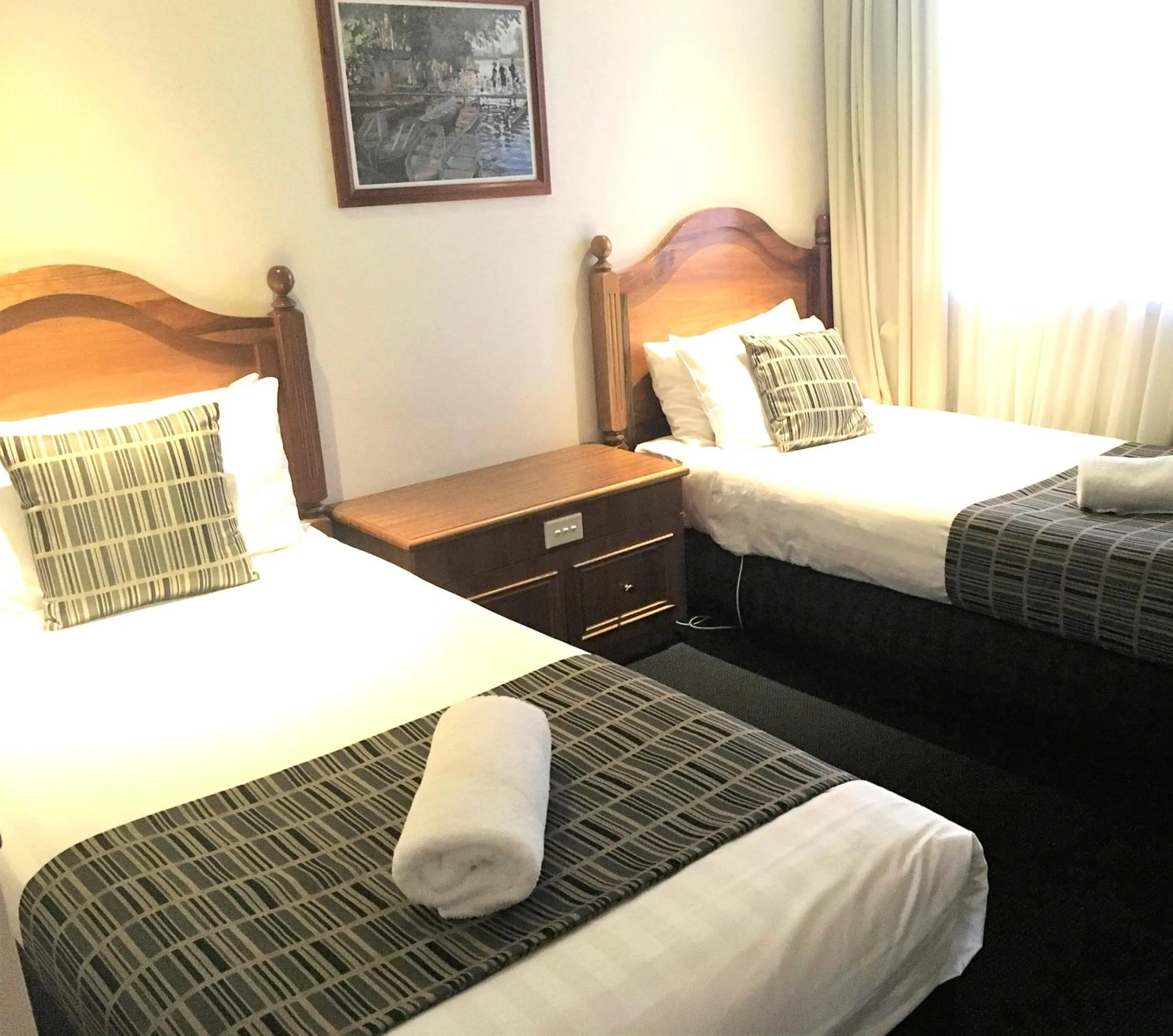 Bed in Best Western Ambassador Motor Inn & Apartments