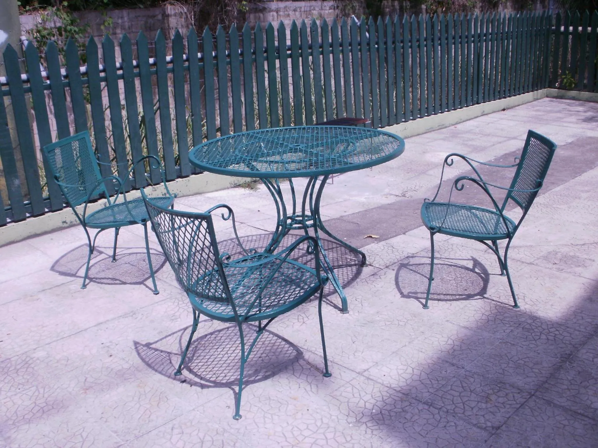 Patio in Pineapple Court Hotel