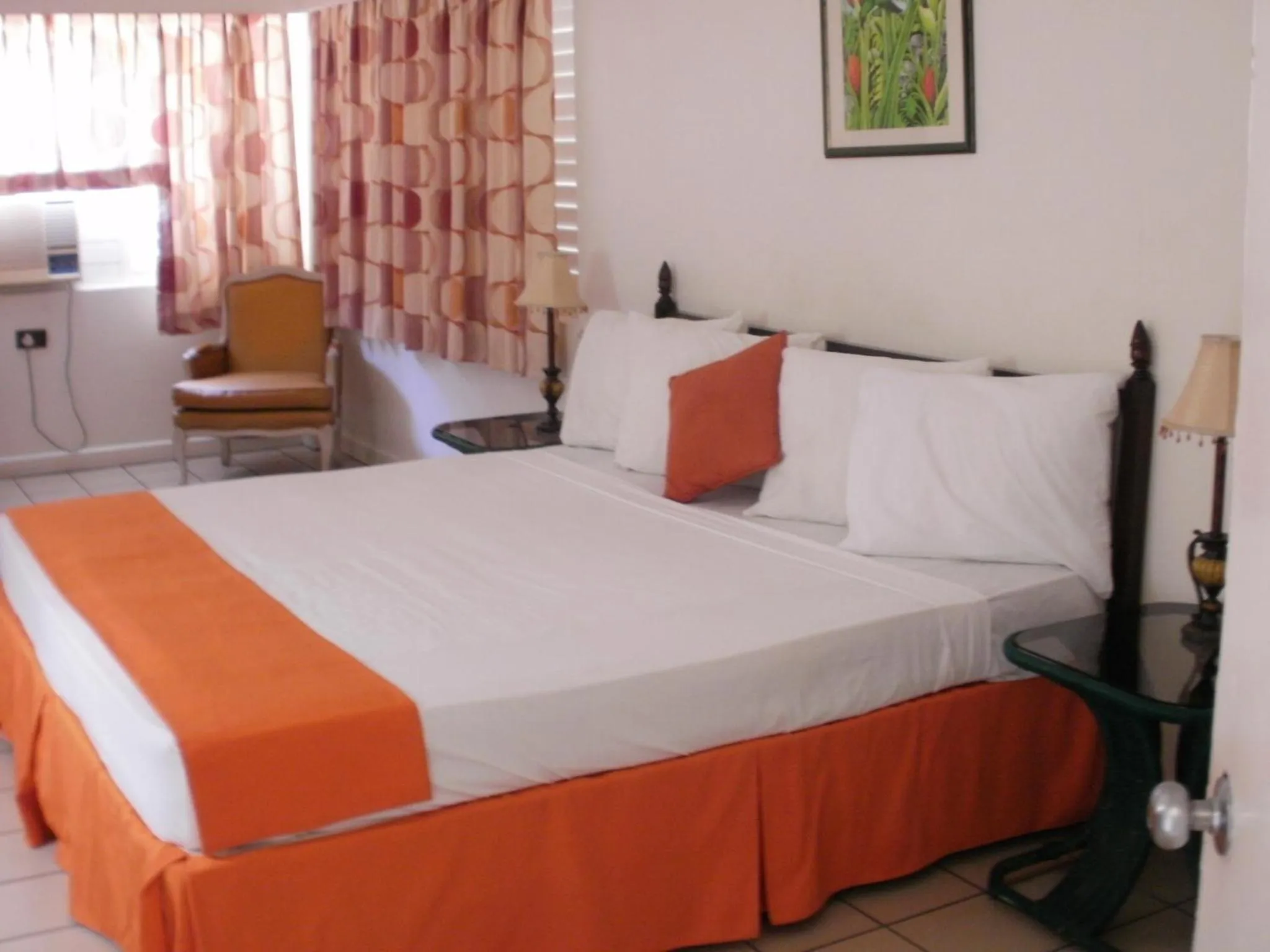Photo of the whole room, Bed in Pineapple Court Hotel