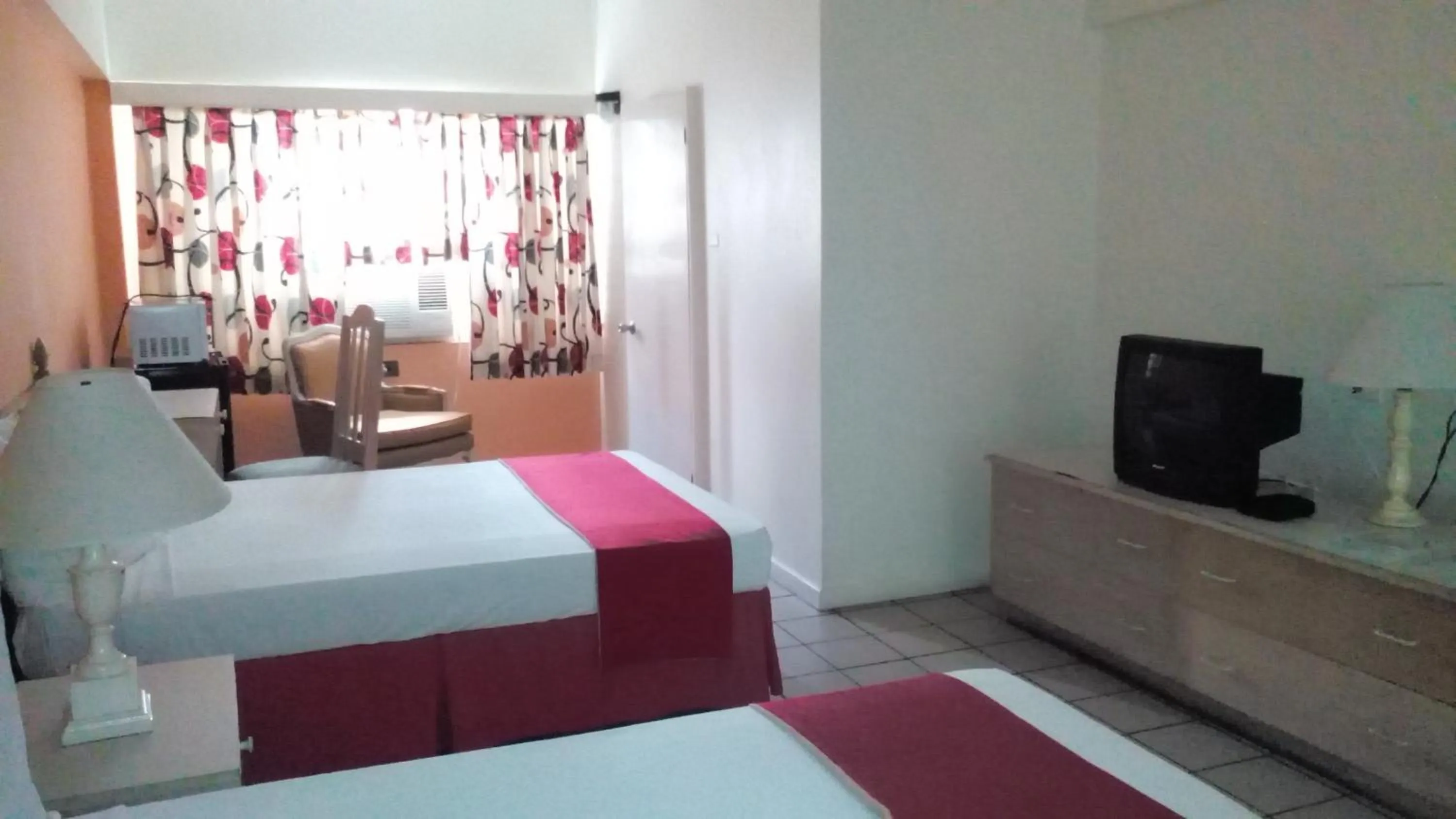 Photo of the whole room, Bed in Pineapple Court Hotel