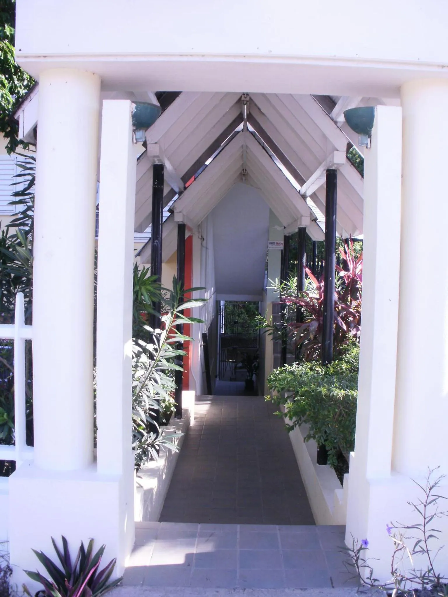 Facade/entrance in Pineapple Court Hotel