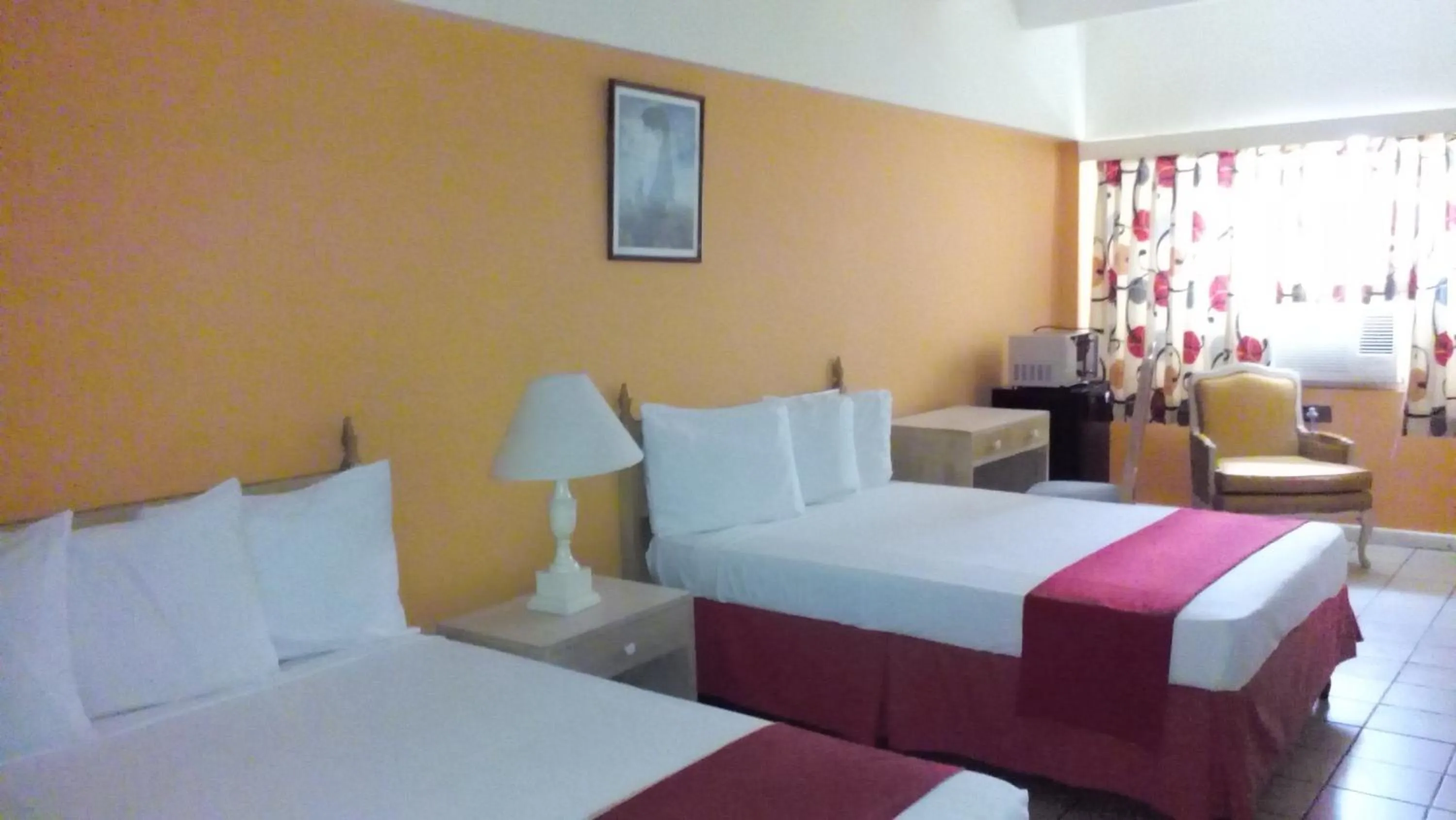 Photo of the whole room, Bed in Pineapple Court Hotel