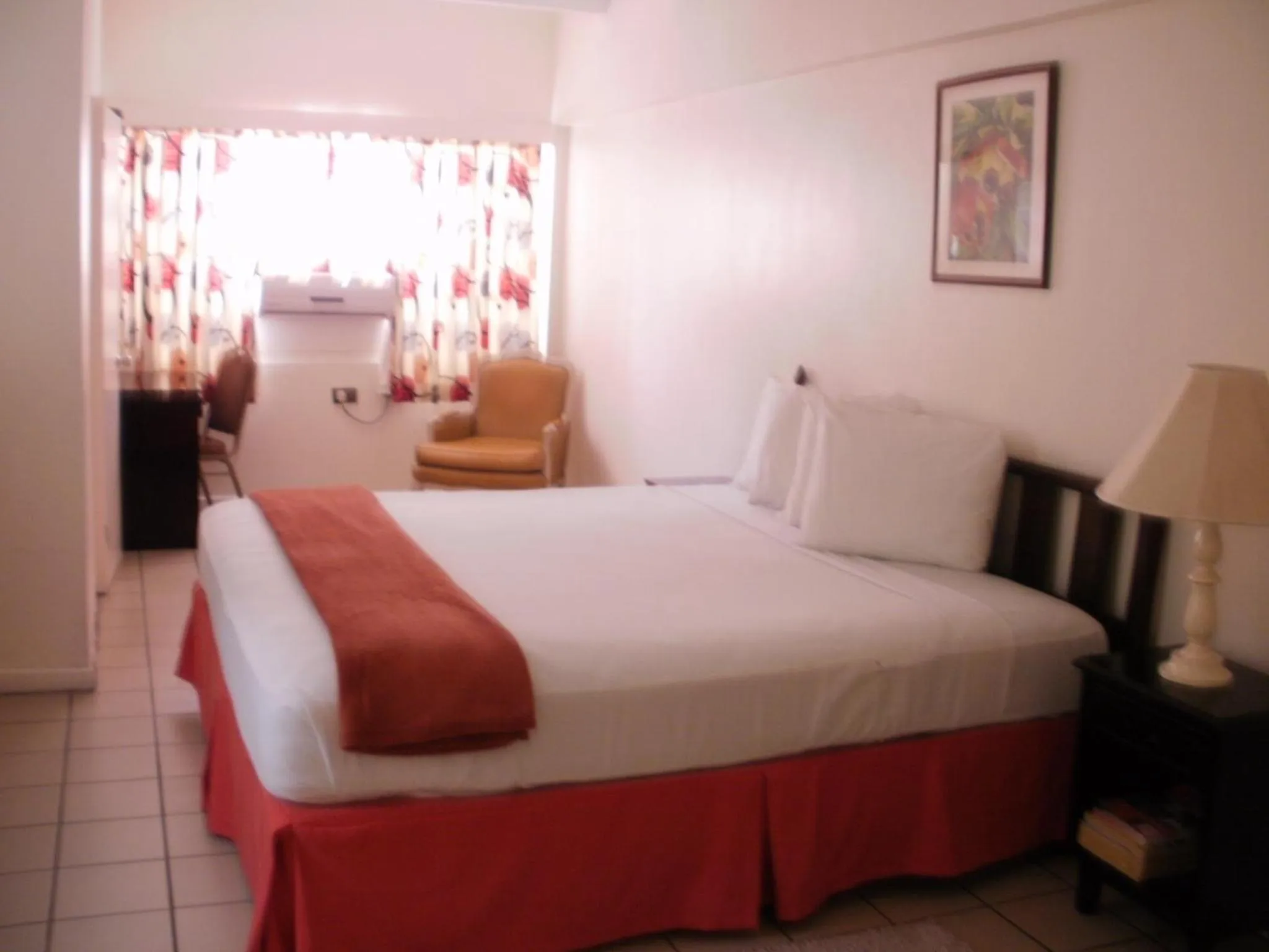 Bed in Pineapple Court Hotel