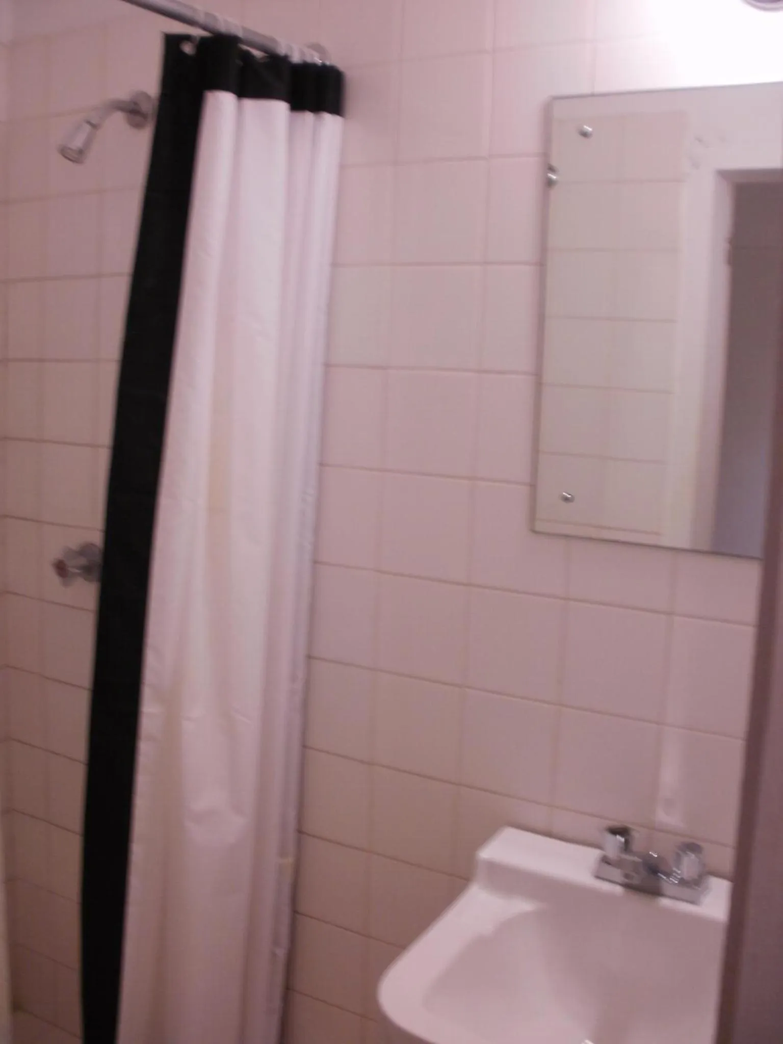 Bathroom in Pineapple Court Hotel