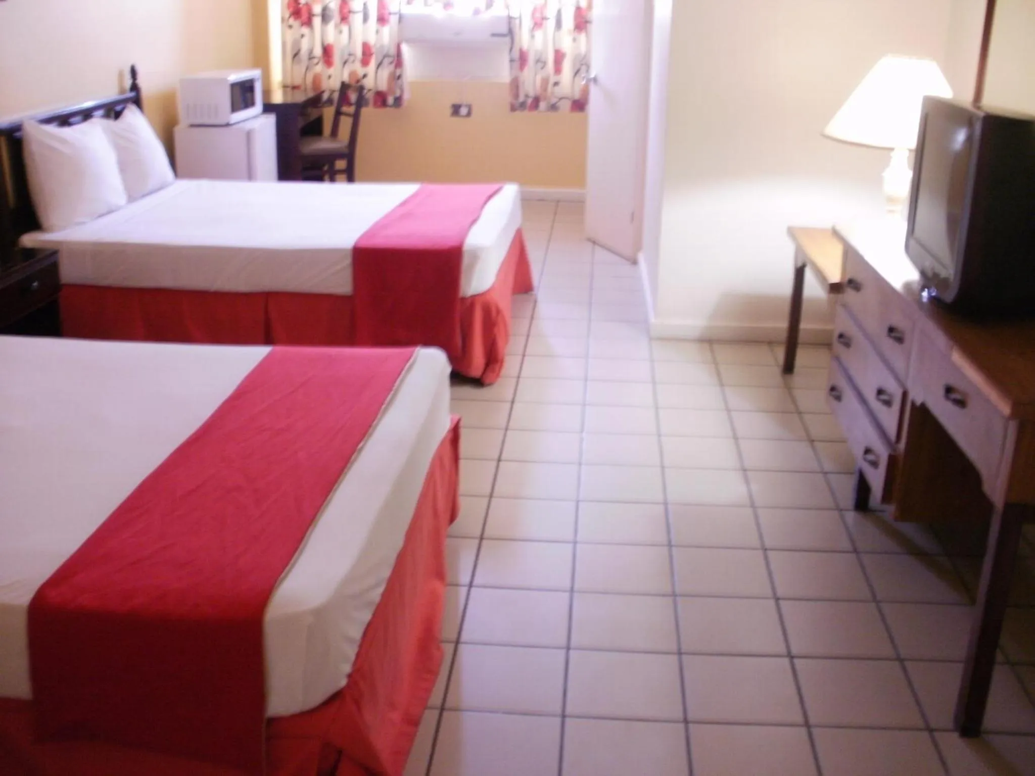 Photo of the whole room, Bed in Pineapple Court Hotel