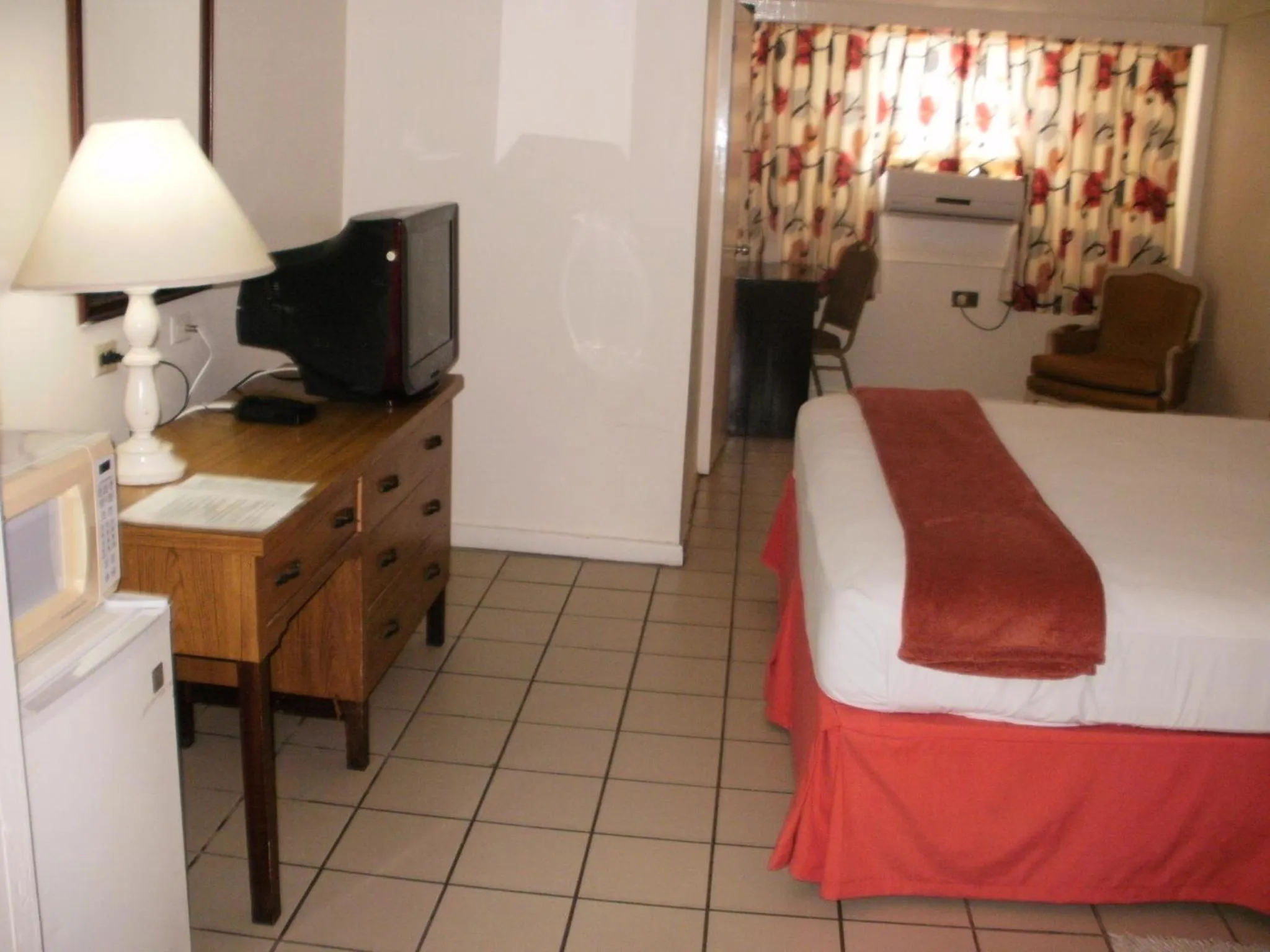 Photo of the whole room, Bed in Pineapple Court Hotel