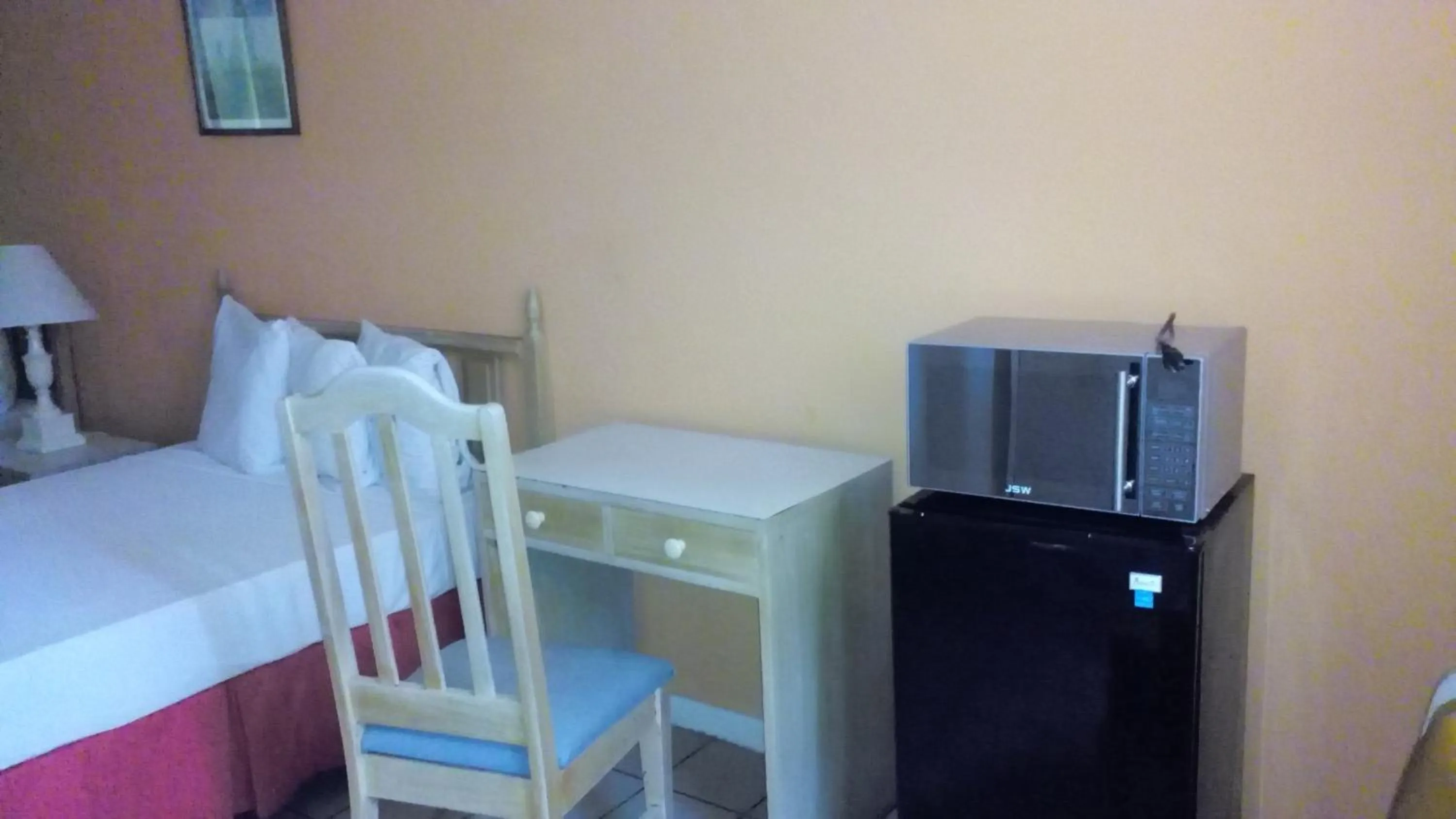 Decorative detail, Bed in Pineapple Court Hotel