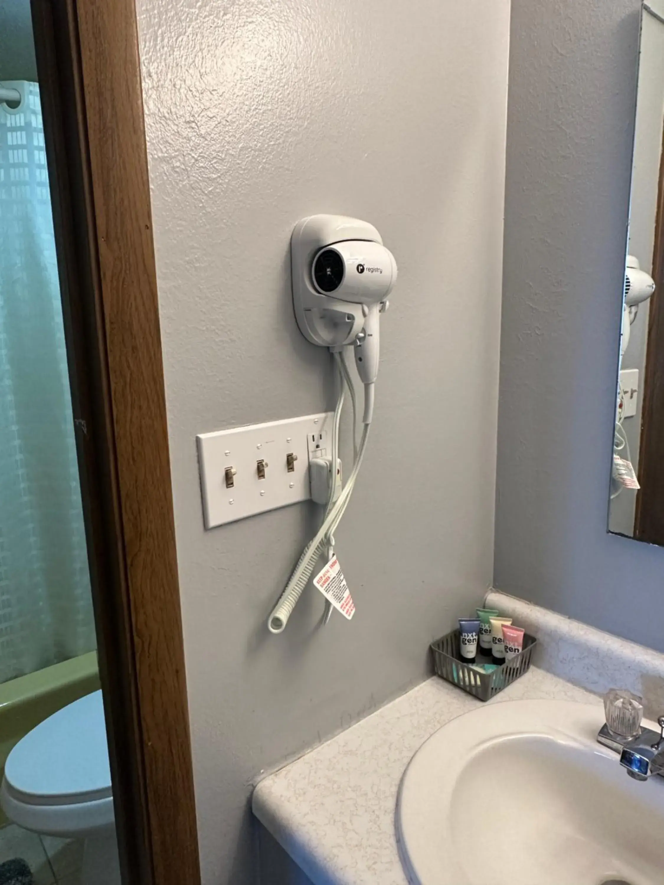 Deluxe Queen Room in Paxton Inn Motel Deluxe Queen Room in Paxton Inn Motel