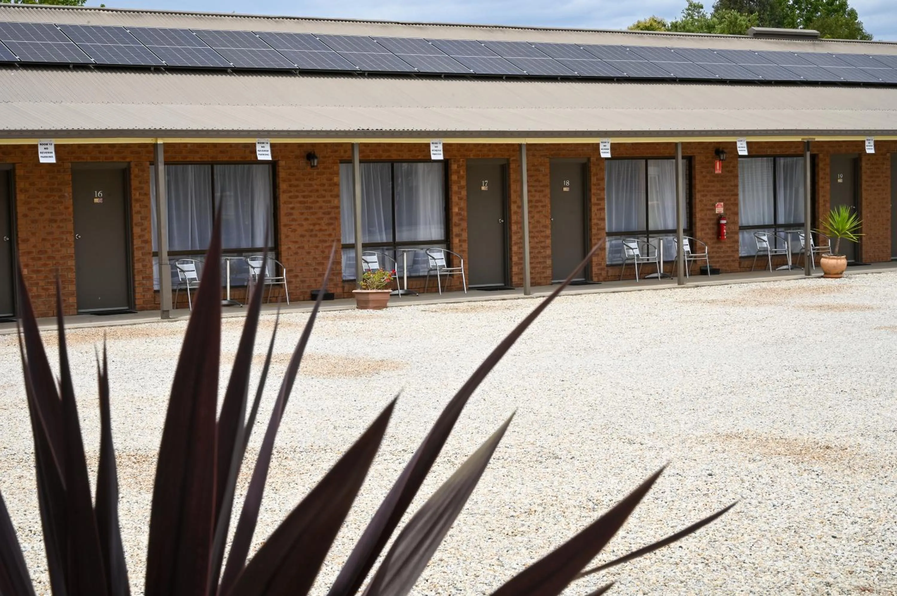 Holbrook Town Centre Motor Inn