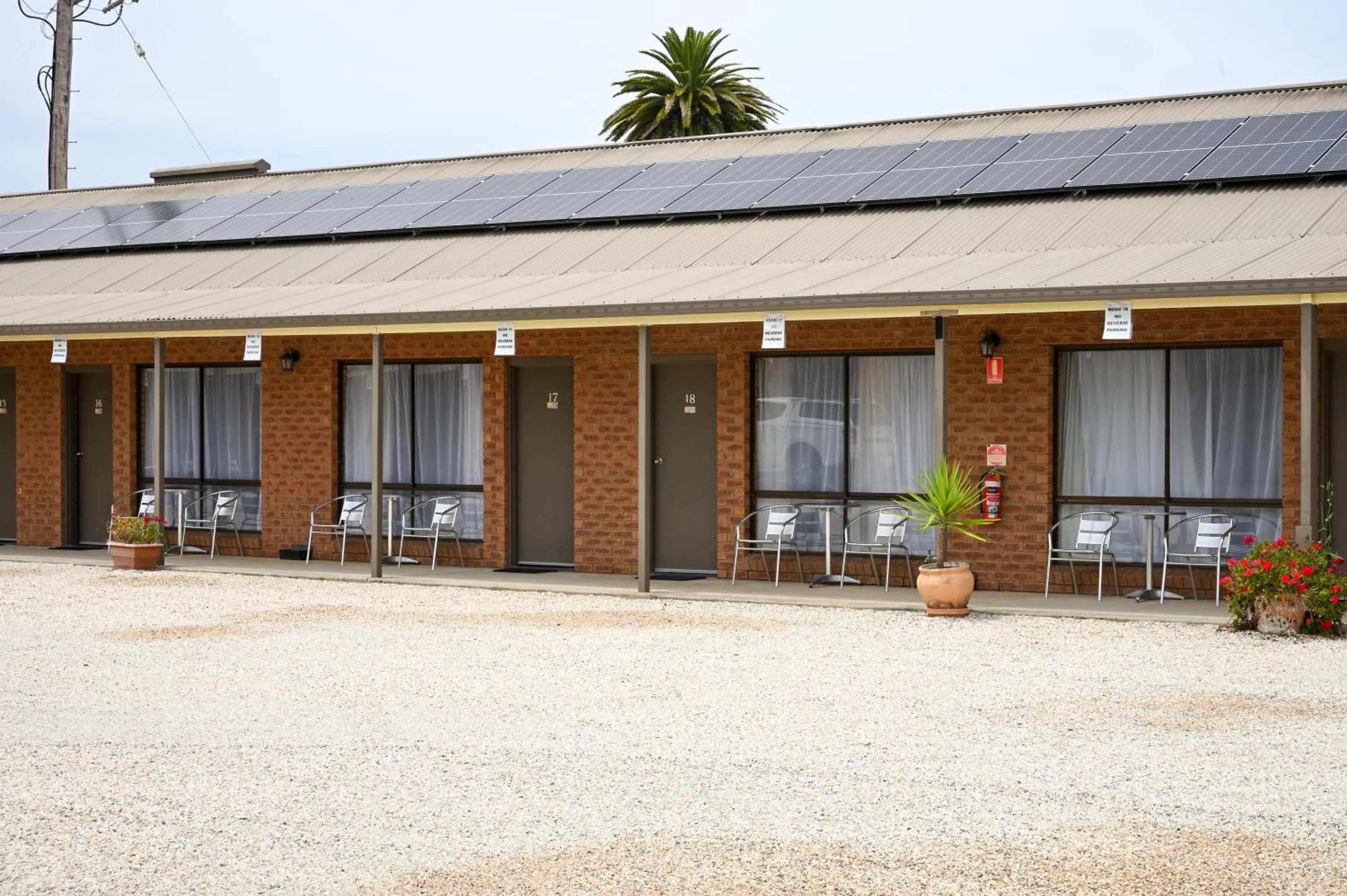 Holbrook Town Centre Motor Inn