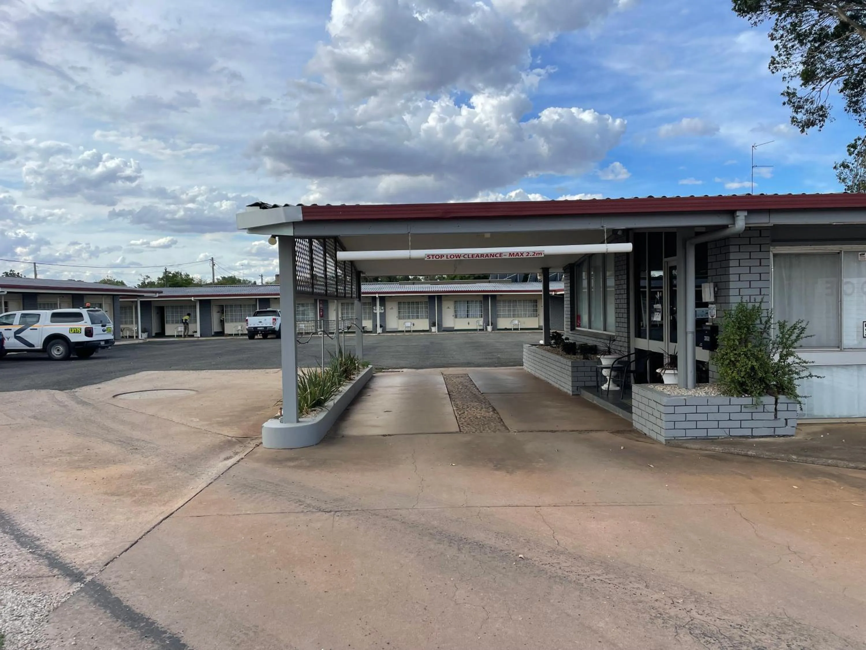 County Lodge Motor Inn